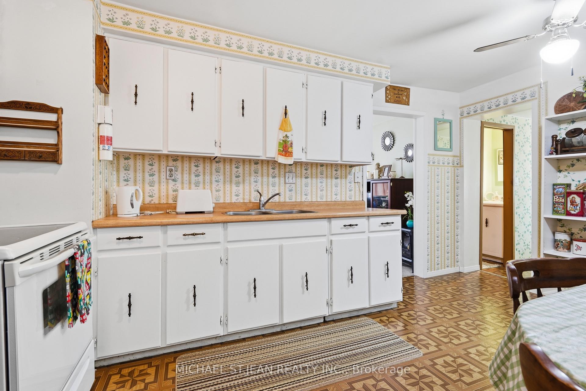 Photo 15 of 35 Chetwood Street, St. Catharines, Western Hill — HOMEH