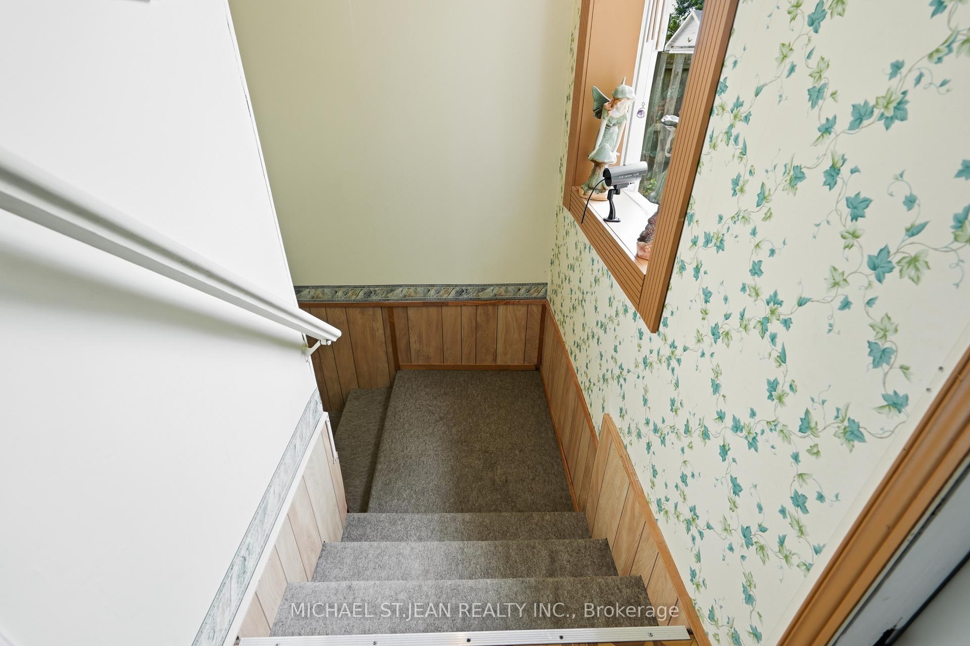 Photo 24 of 35 Chetwood Street, St. Catharines, Western Hill — HOMEH
