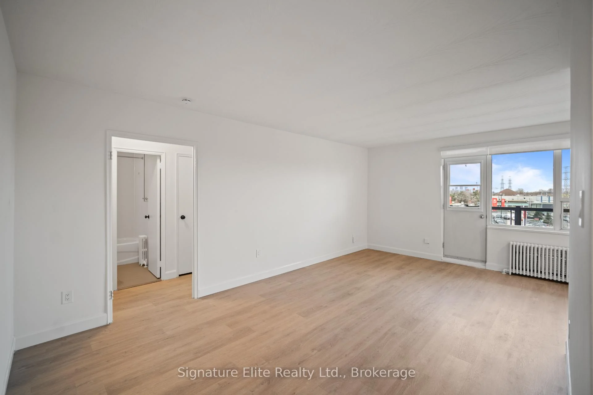 Photo 3 of Unit 406, 3 Swift Drive, North York, Victoria Village — HOMEH