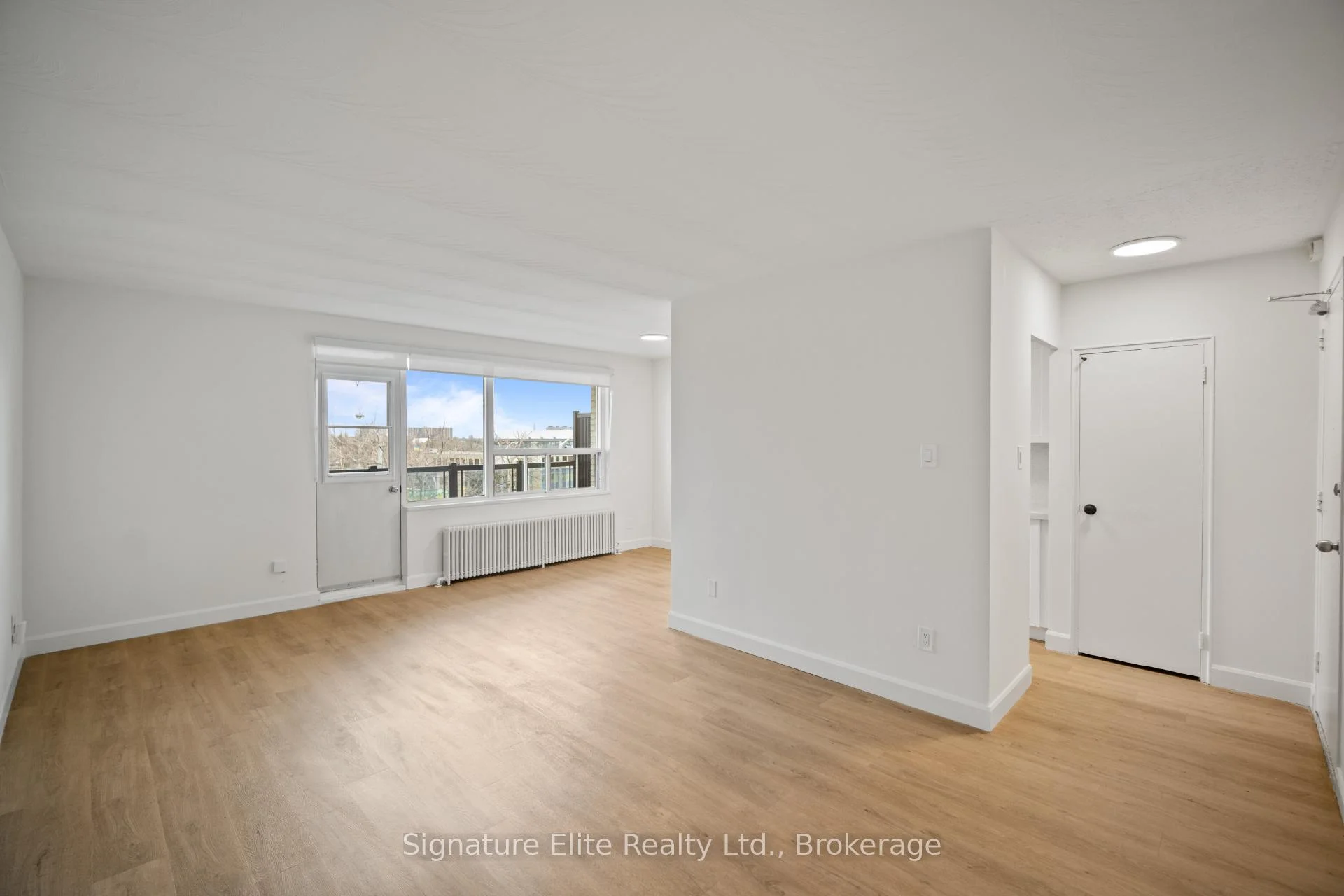 Photo 6 of Unit 406, 3 Swift Drive, North York, Victoria Village — HOMEH