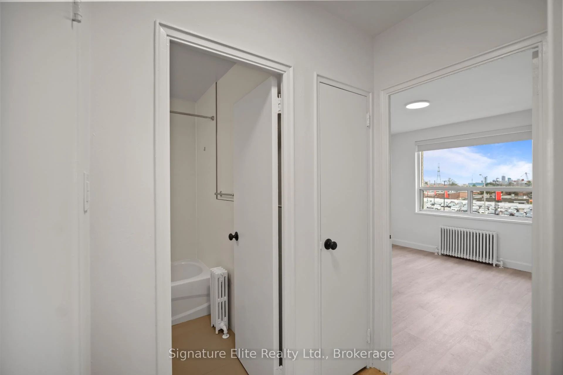 Photo 9 of Unit 406, 3 Swift Drive, North York, Victoria Village — HOMEH