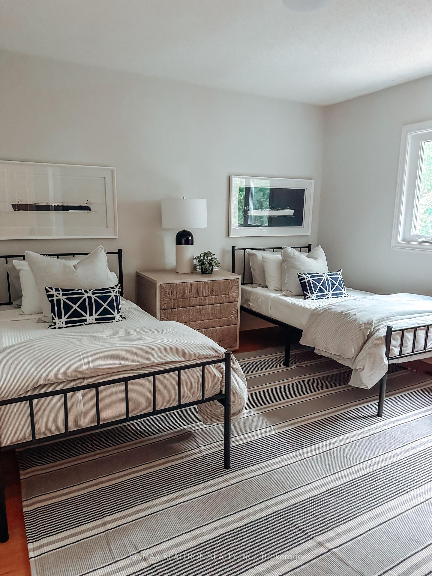Photo 4 of 103 Thornbury Circle, Vaughan, Crestwood-Springfarm-Yorkhill — HOMEH