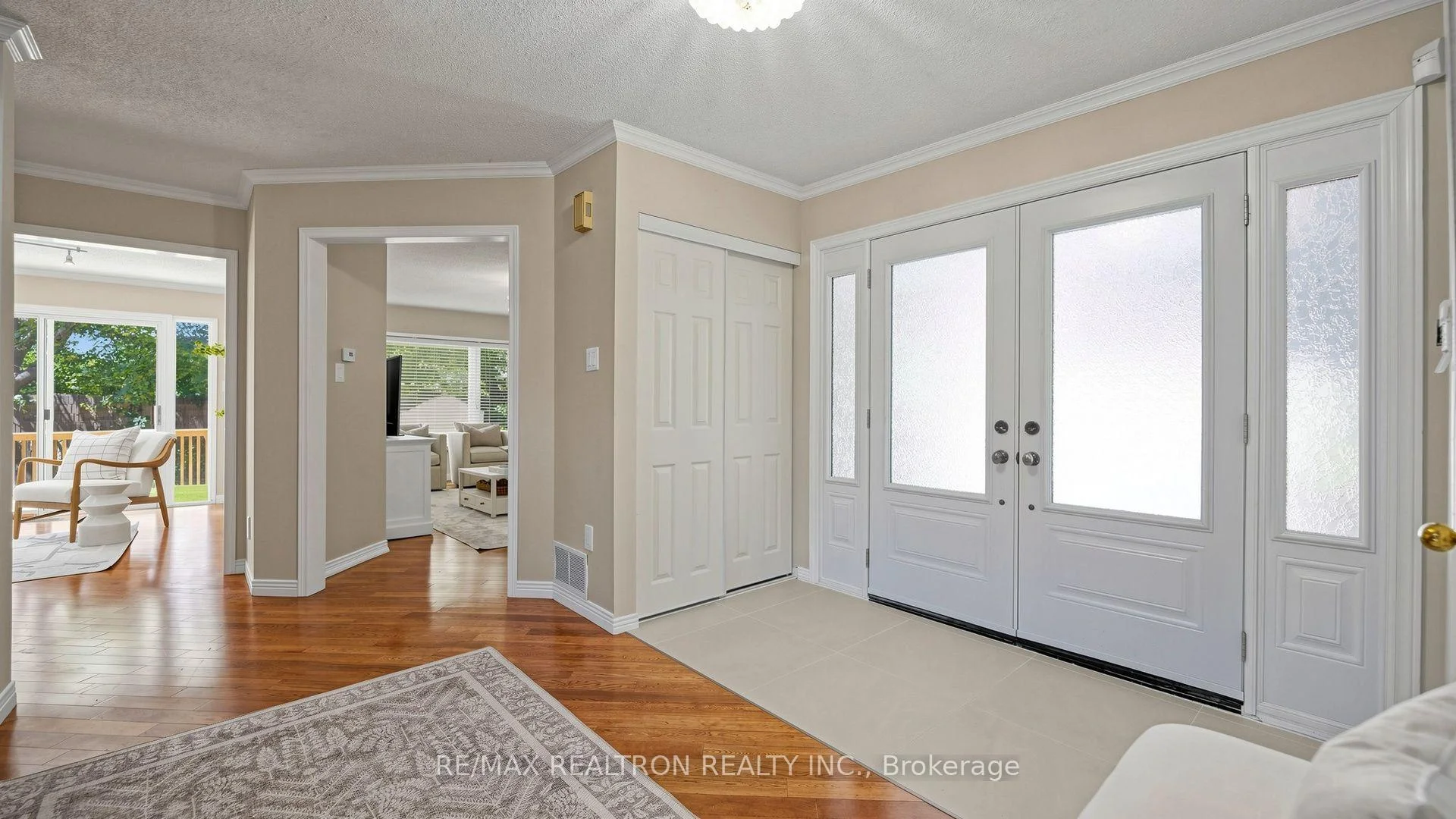 Photo 7 of 103 Thornbury Circle, Vaughan, Crestwood-Springfarm-Yorkhill — HOMEH