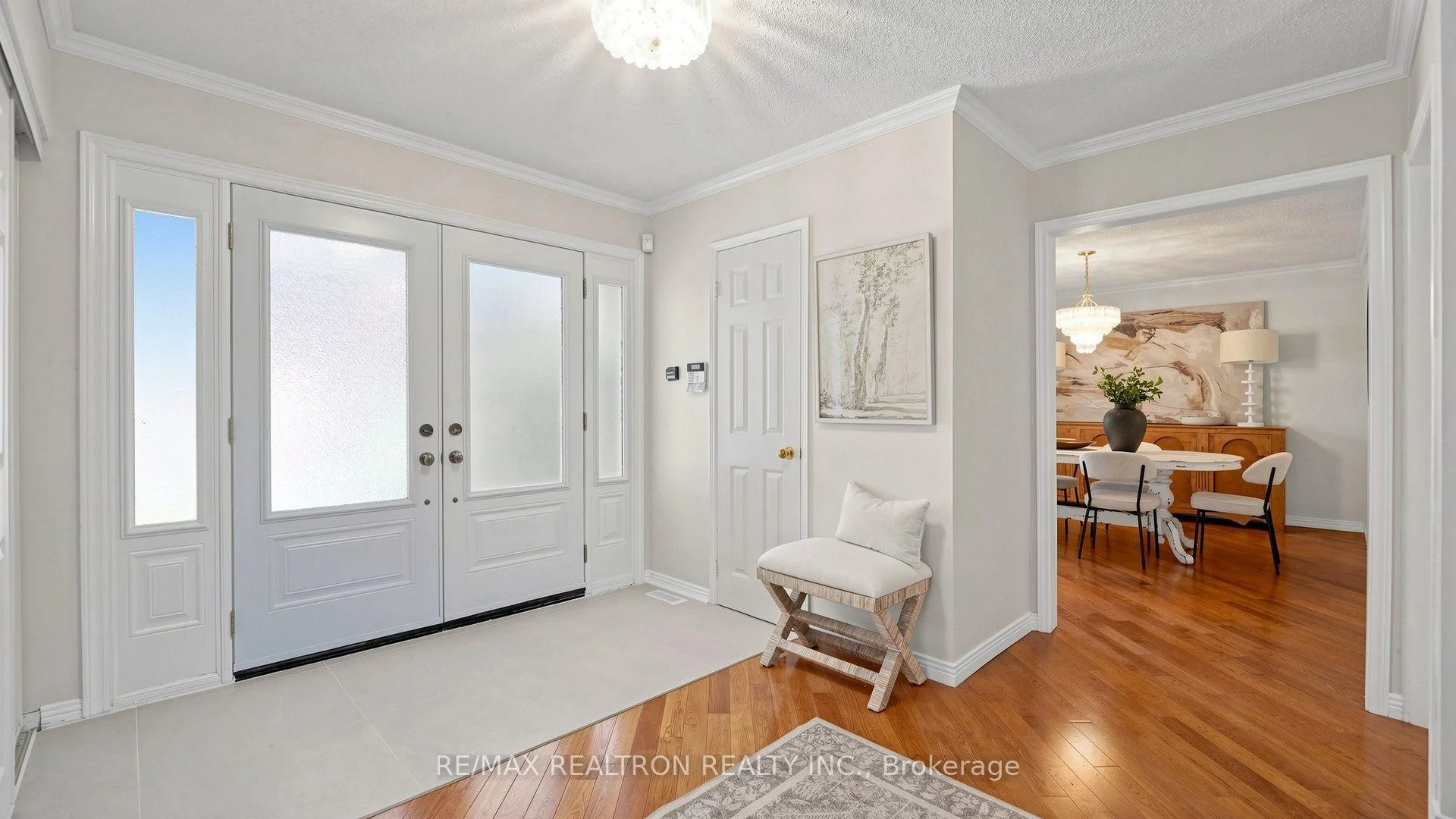 Photo 8 of 103 Thornbury Circle, Vaughan, Crestwood-Springfarm-Yorkhill — HOMEH