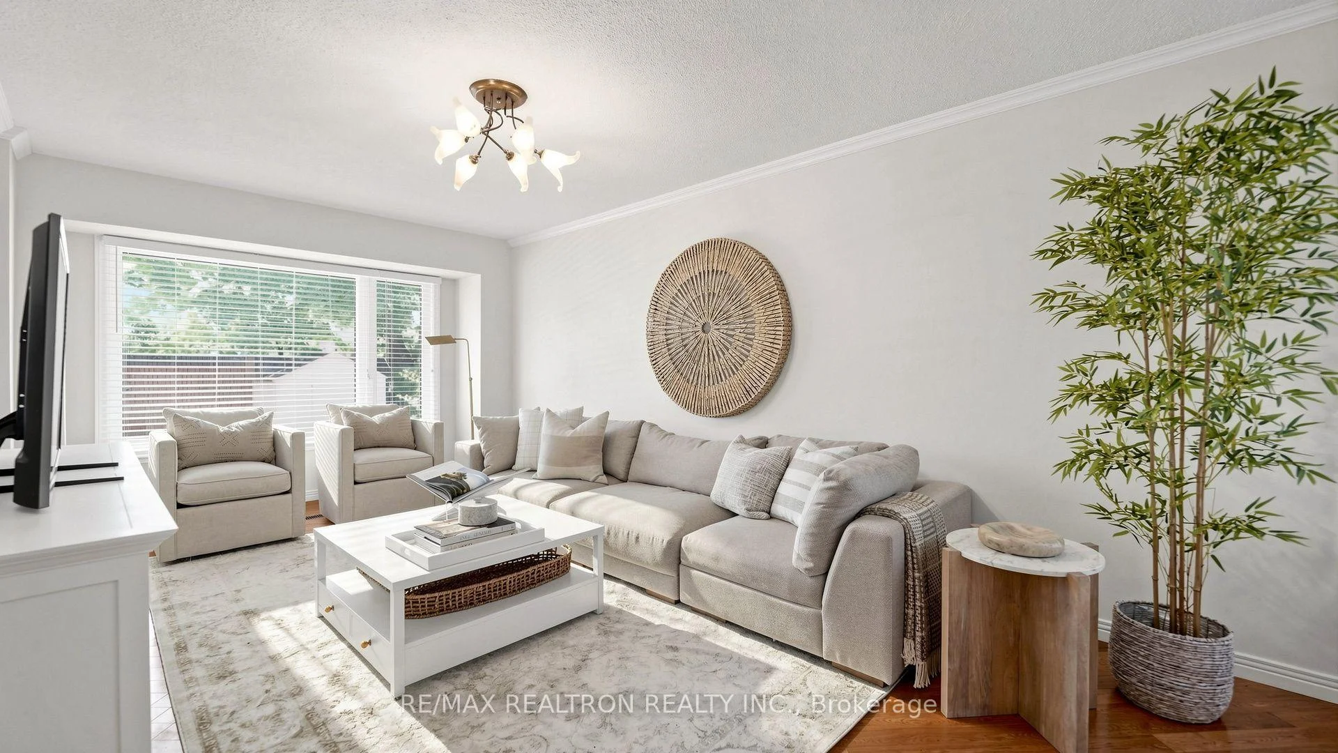 Photo 9 of 103 Thornbury Circle, Vaughan, Crestwood-Springfarm-Yorkhill — HOMEH