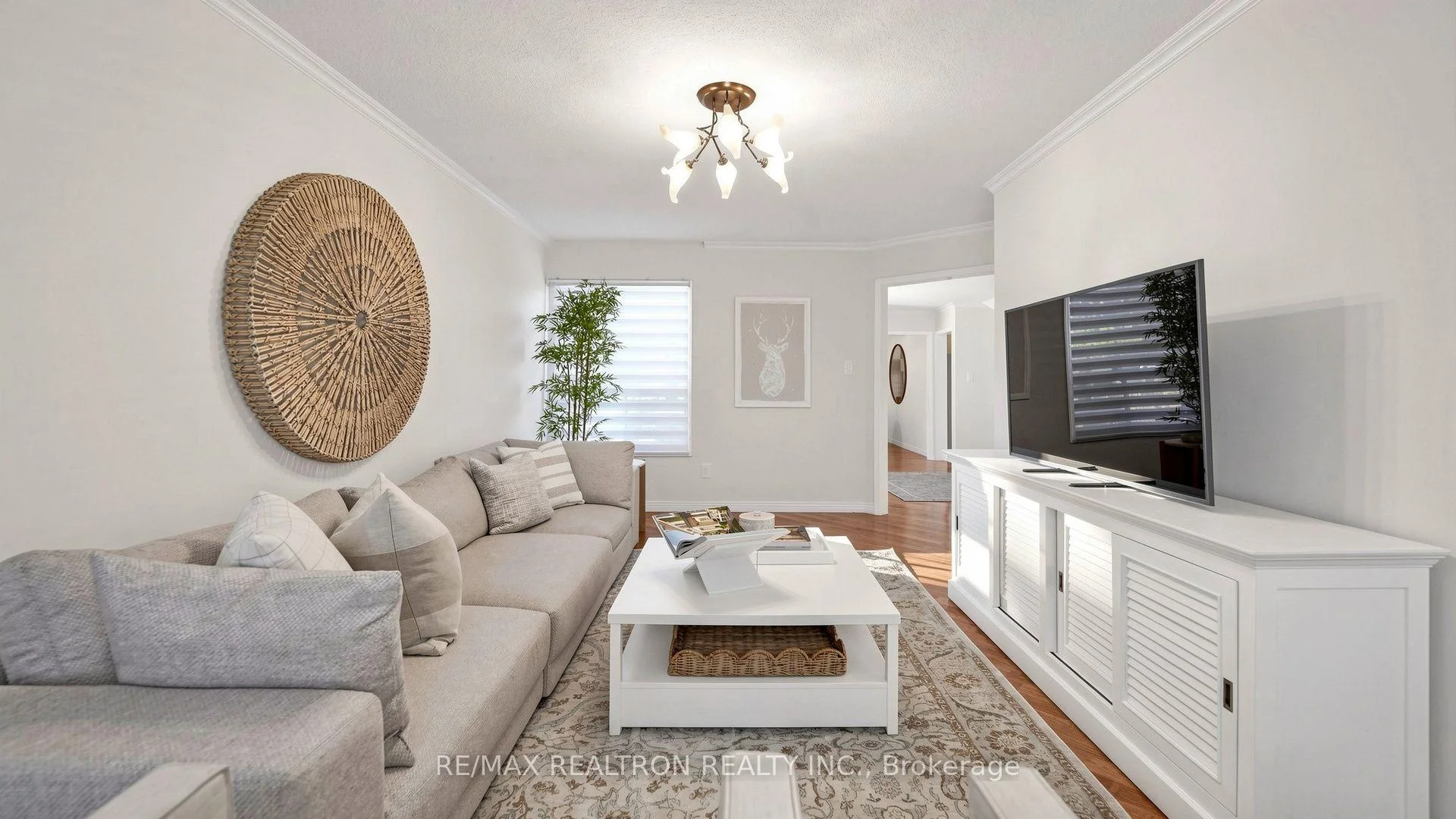 Photo 10 of 103 Thornbury Circle, Vaughan, Crestwood-Springfarm-Yorkhill — HOMEH