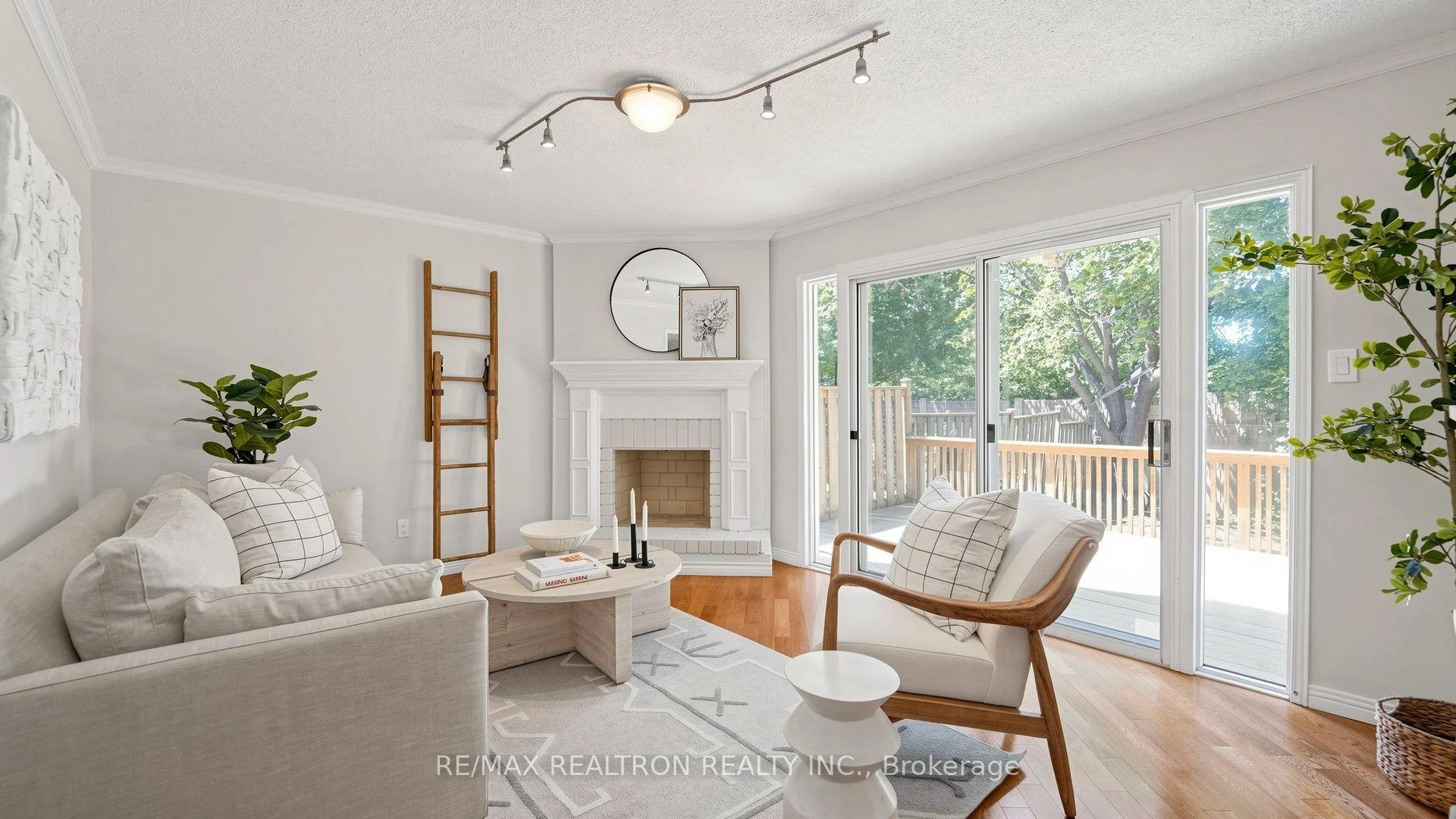 Photo 11 of 103 Thornbury Circle, Vaughan, Crestwood-Springfarm-Yorkhill — HOMEH