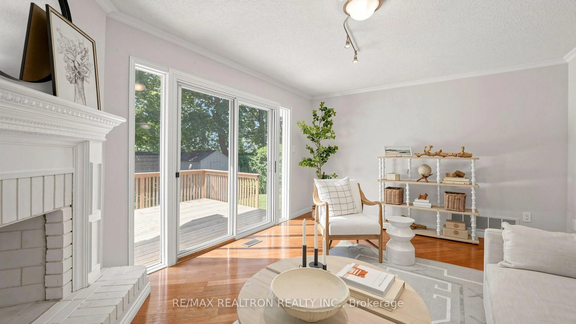 Photo 12 of 103 Thornbury Circle, Vaughan, Crestwood-Springfarm-Yorkhill — HOMEH