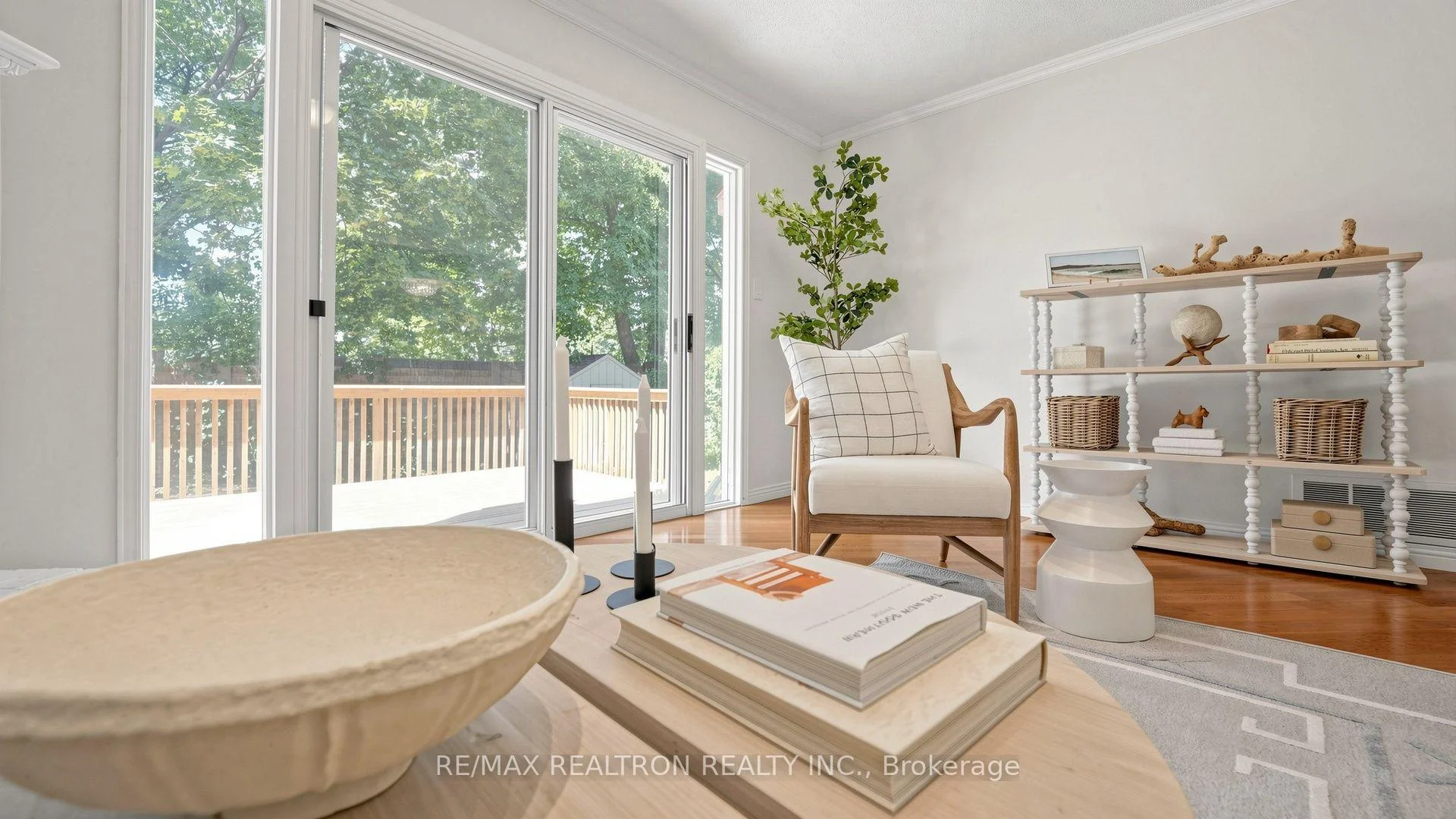 Photo 13 of 103 Thornbury Circle, Vaughan, Crestwood-Springfarm-Yorkhill — HOMEH