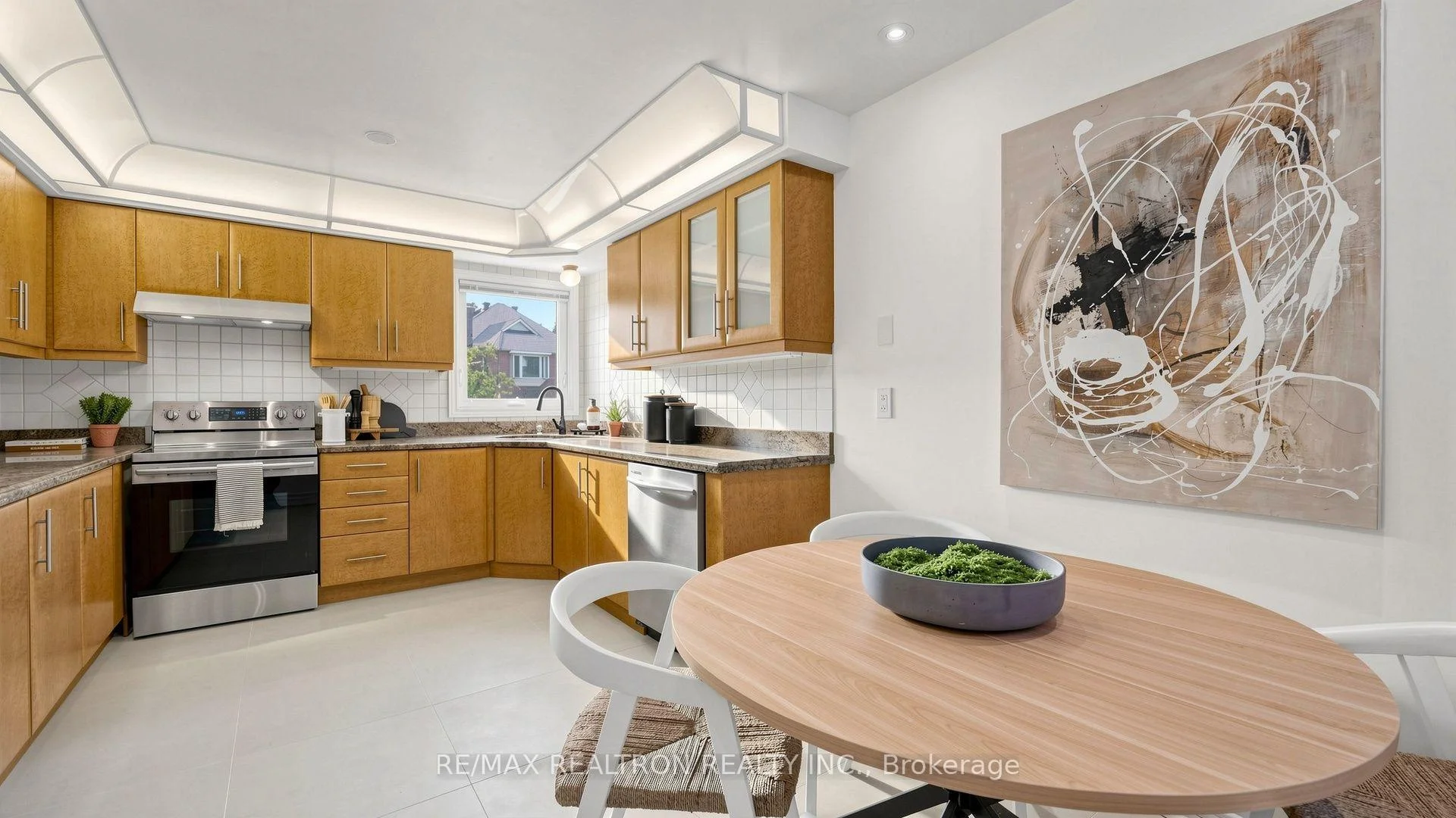 Photo 18 of 103 Thornbury Circle, Vaughan, Crestwood-Springfarm-Yorkhill — HOMEH