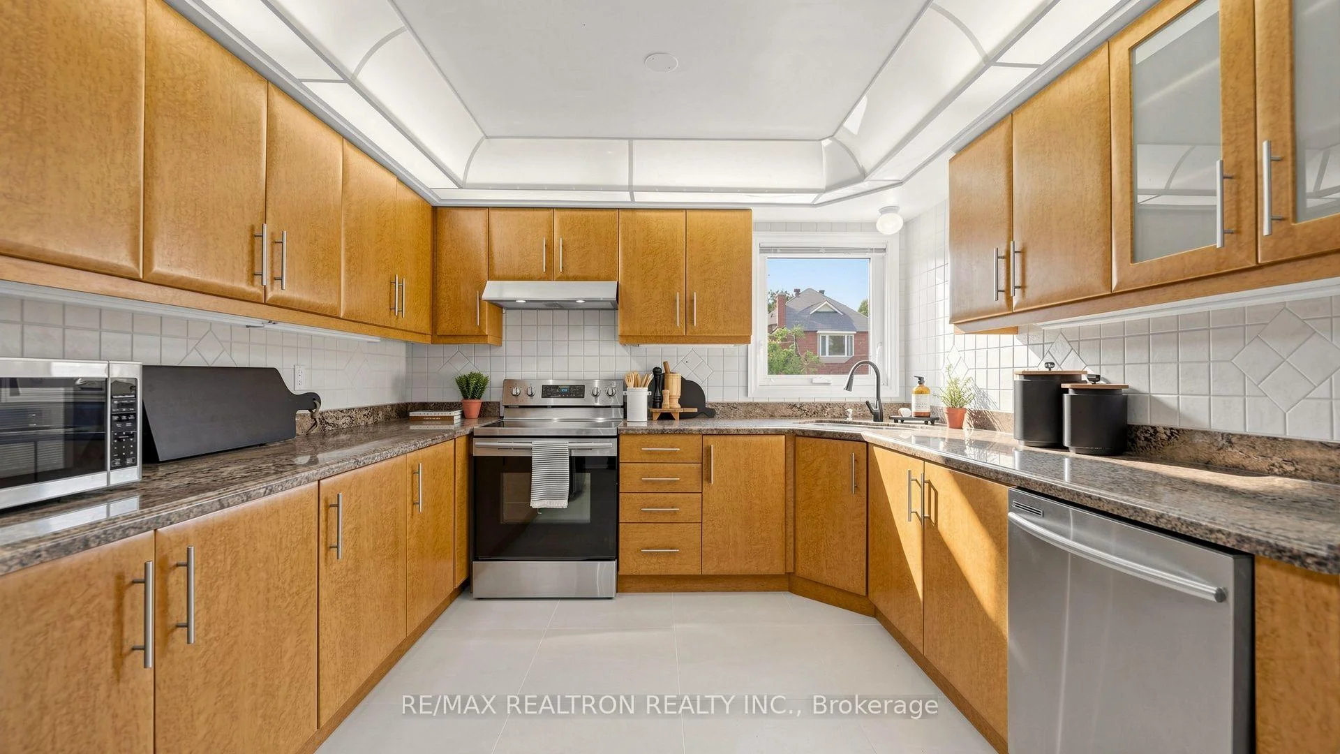 Photo 20 of 103 Thornbury Circle, Vaughan, Crestwood-Springfarm-Yorkhill — HOMEH