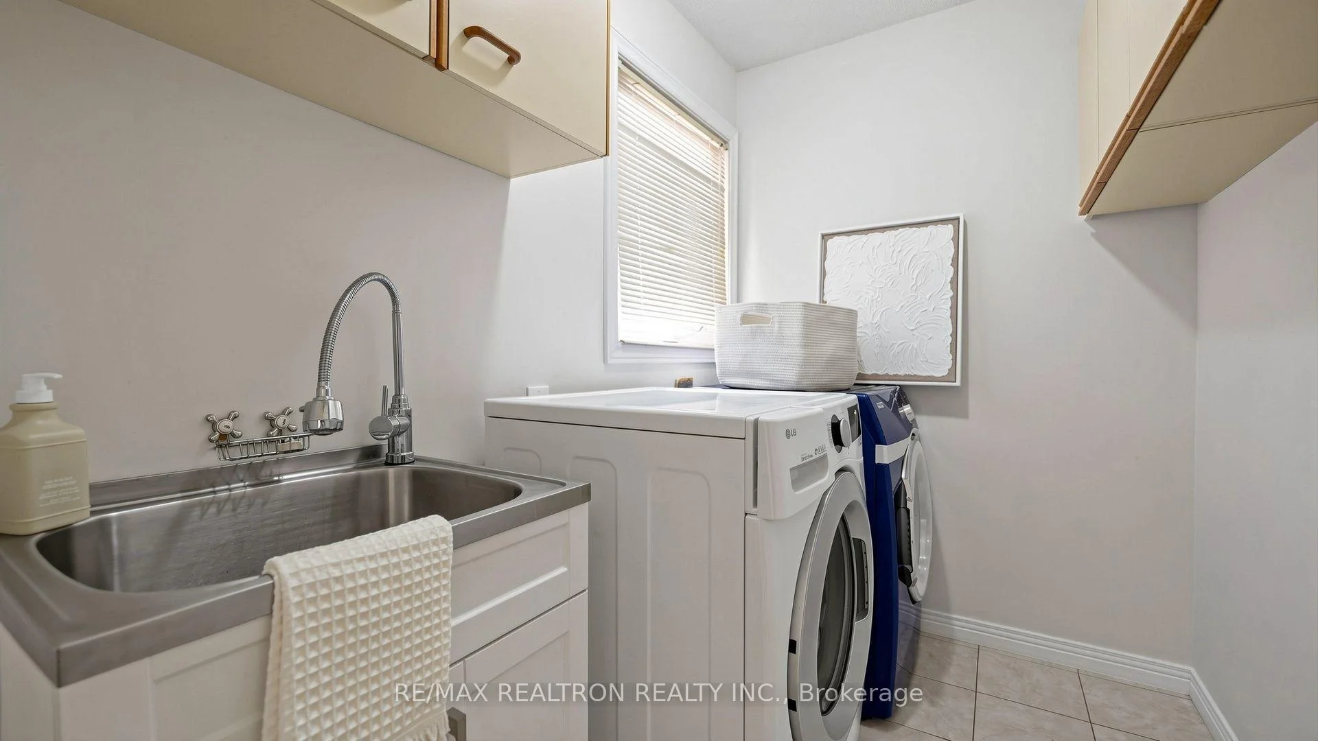 Photo 24 of 103 Thornbury Circle, Vaughan, Crestwood-Springfarm-Yorkhill — HOMEH