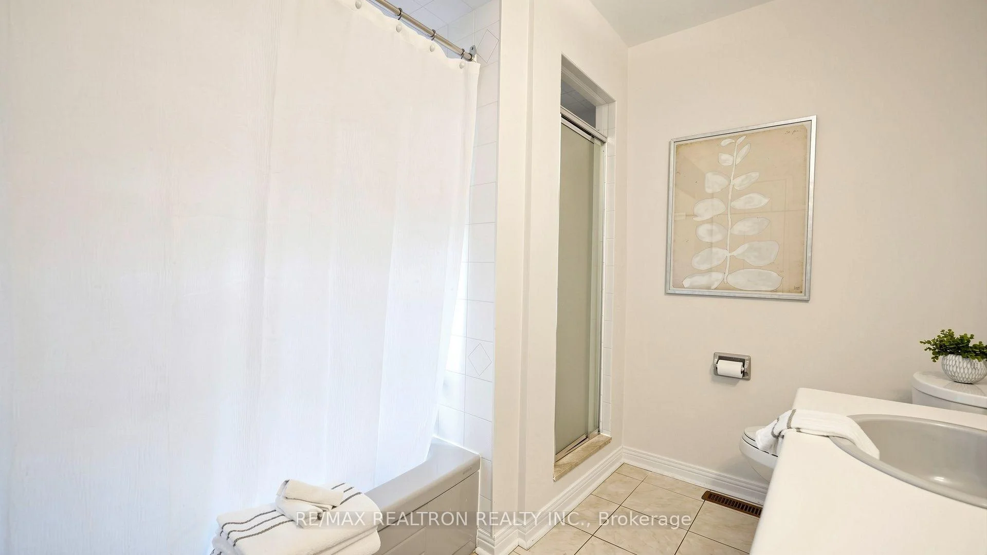 Photo 31 of 103 Thornbury Circle, Vaughan, Crestwood-Springfarm-Yorkhill — HOMEH