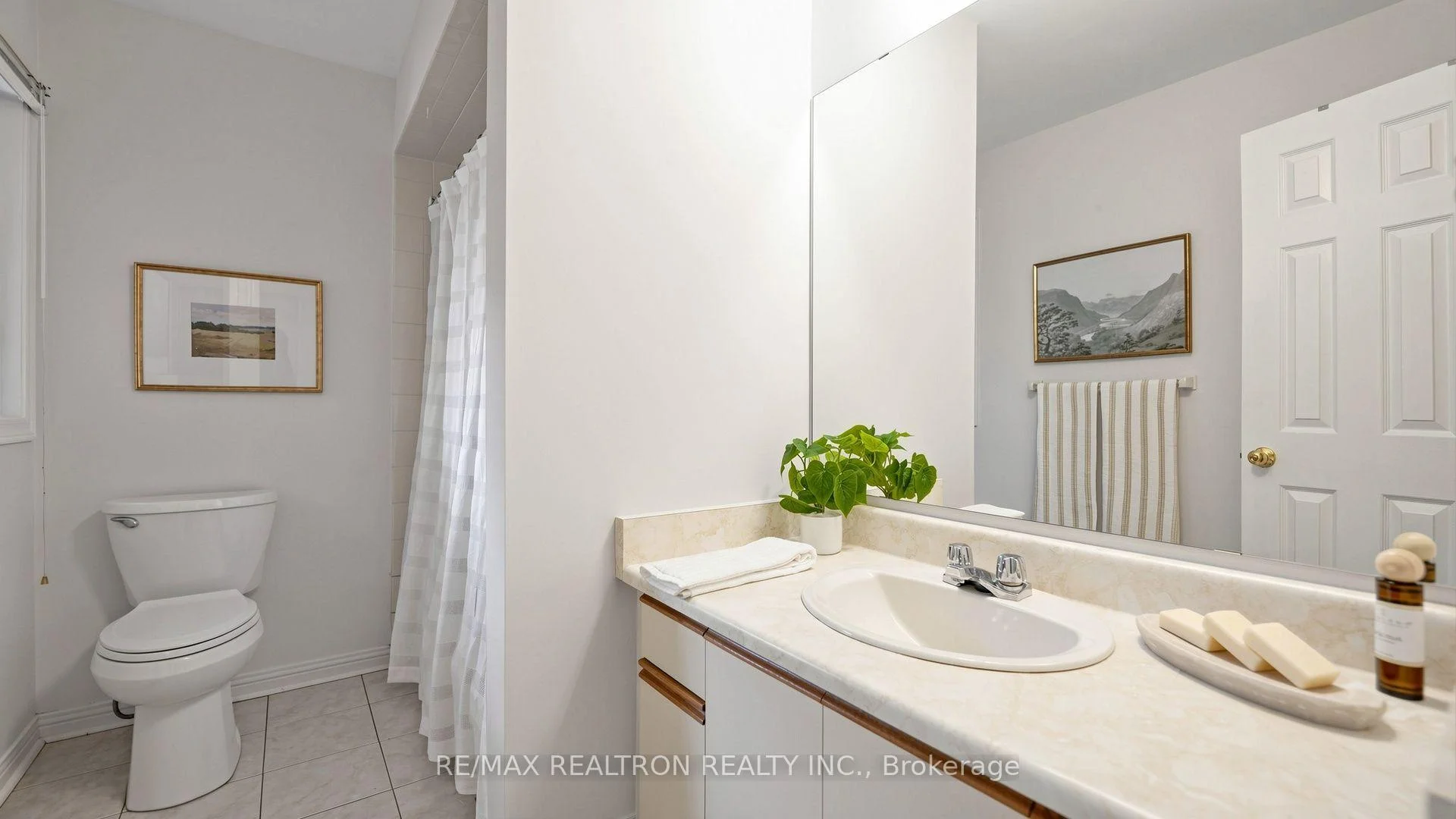 Photo 38 of 103 Thornbury Circle, Vaughan, Crestwood-Springfarm-Yorkhill — HOMEH
