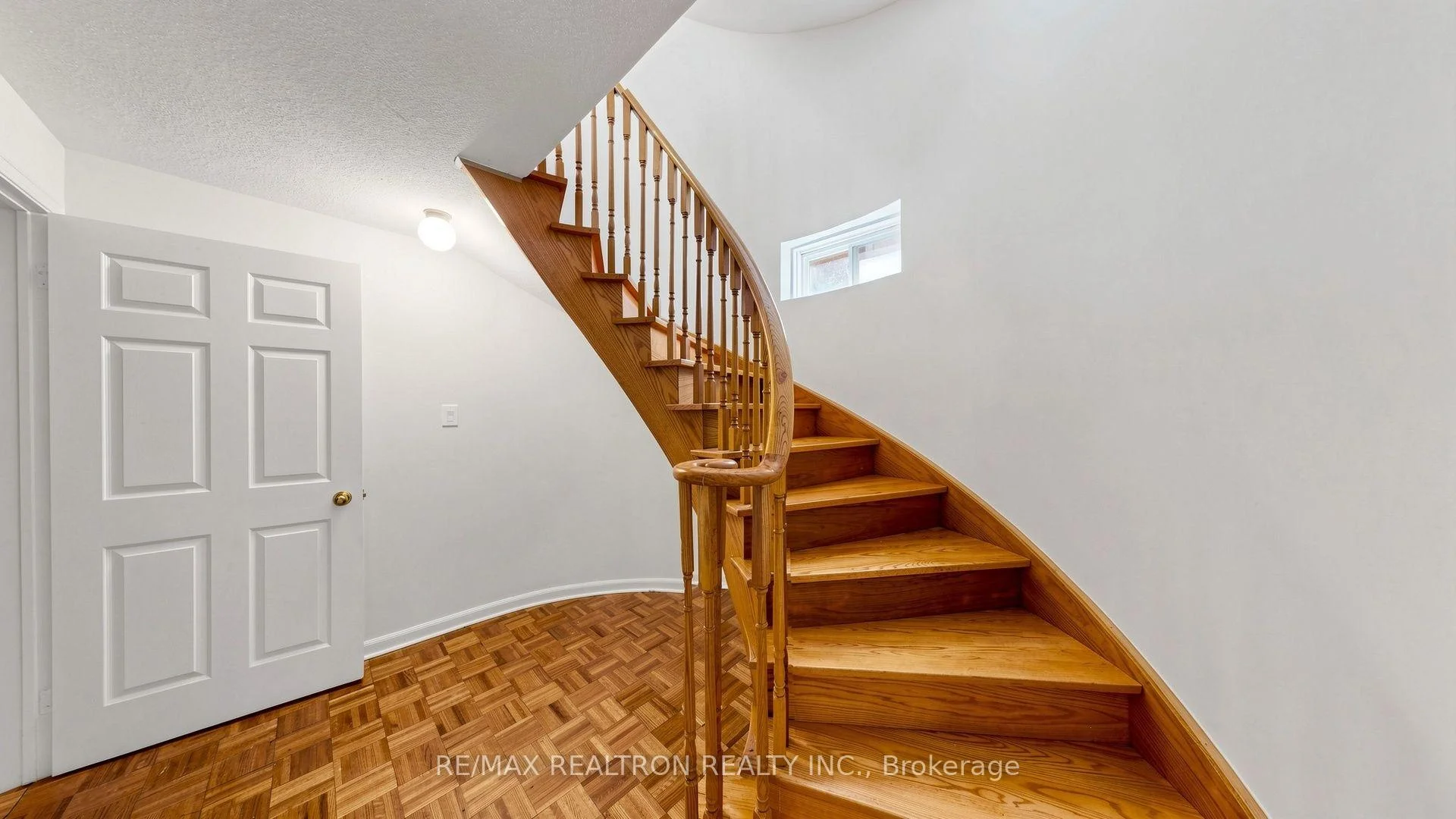 Photo 39 of 103 Thornbury Circle, Vaughan, Crestwood-Springfarm-Yorkhill — HOMEH
