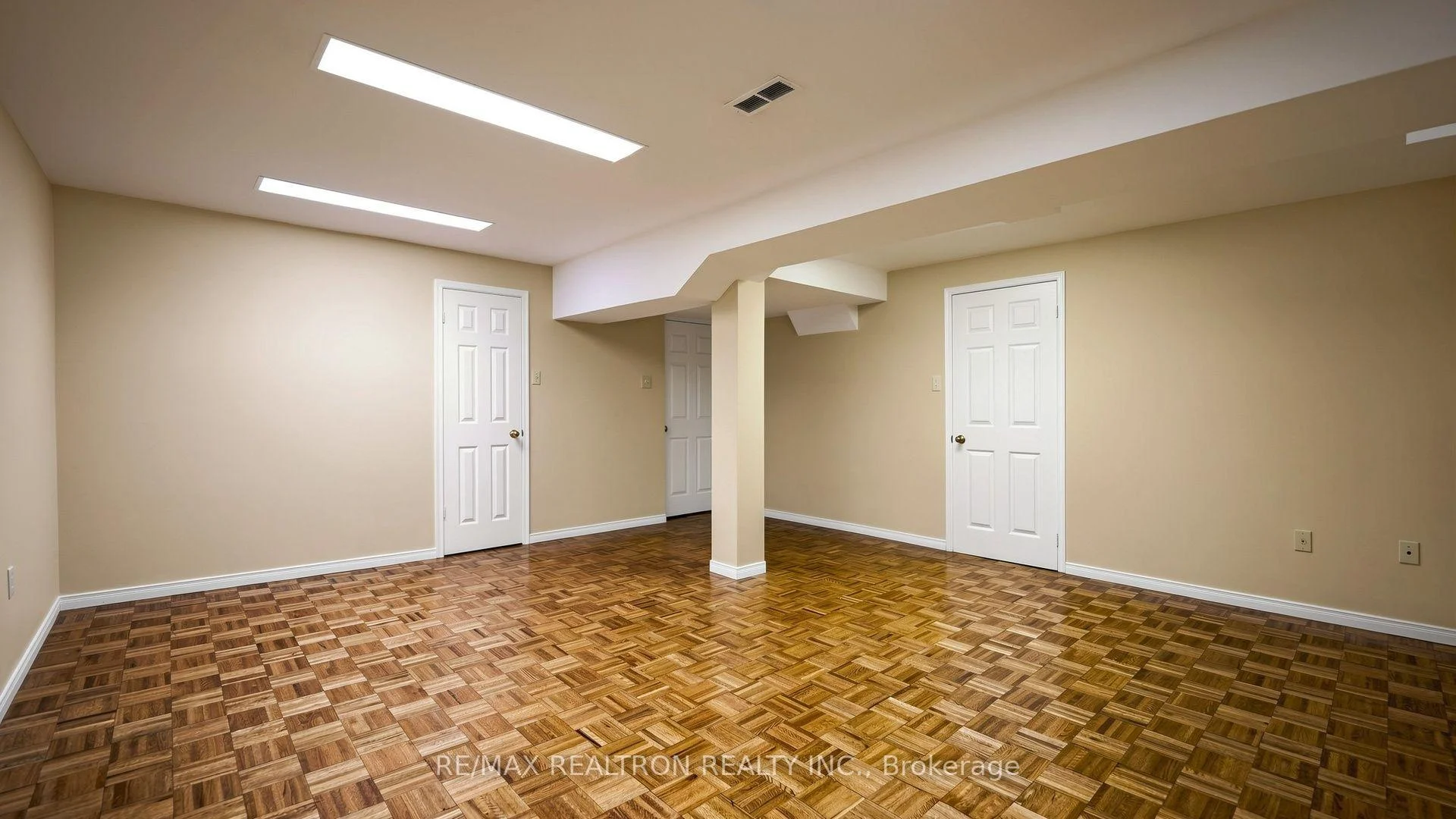 Photo 40 of 103 Thornbury Circle, Vaughan, Crestwood-Springfarm-Yorkhill — HOMEH