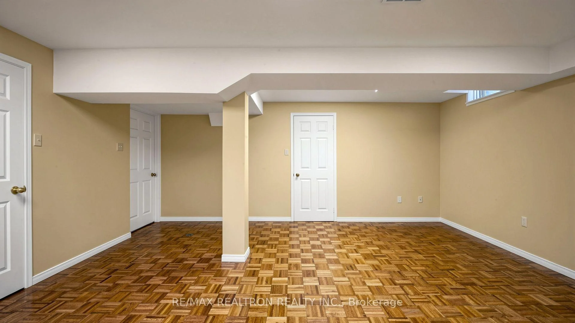 Photo 41 of 103 Thornbury Circle, Vaughan, Crestwood-Springfarm-Yorkhill — HOMEH