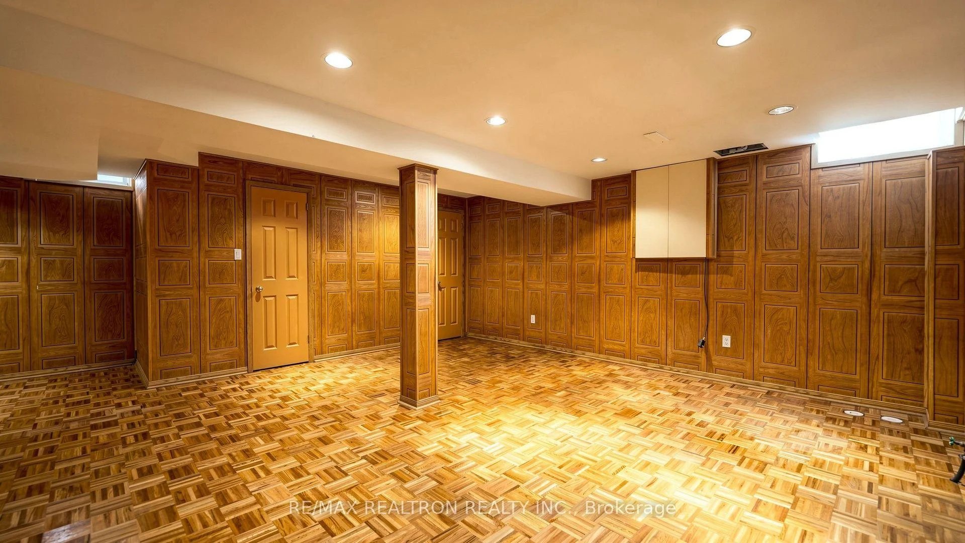 Photo 42 of 103 Thornbury Circle, Vaughan, Crestwood-Springfarm-Yorkhill — HOMEH