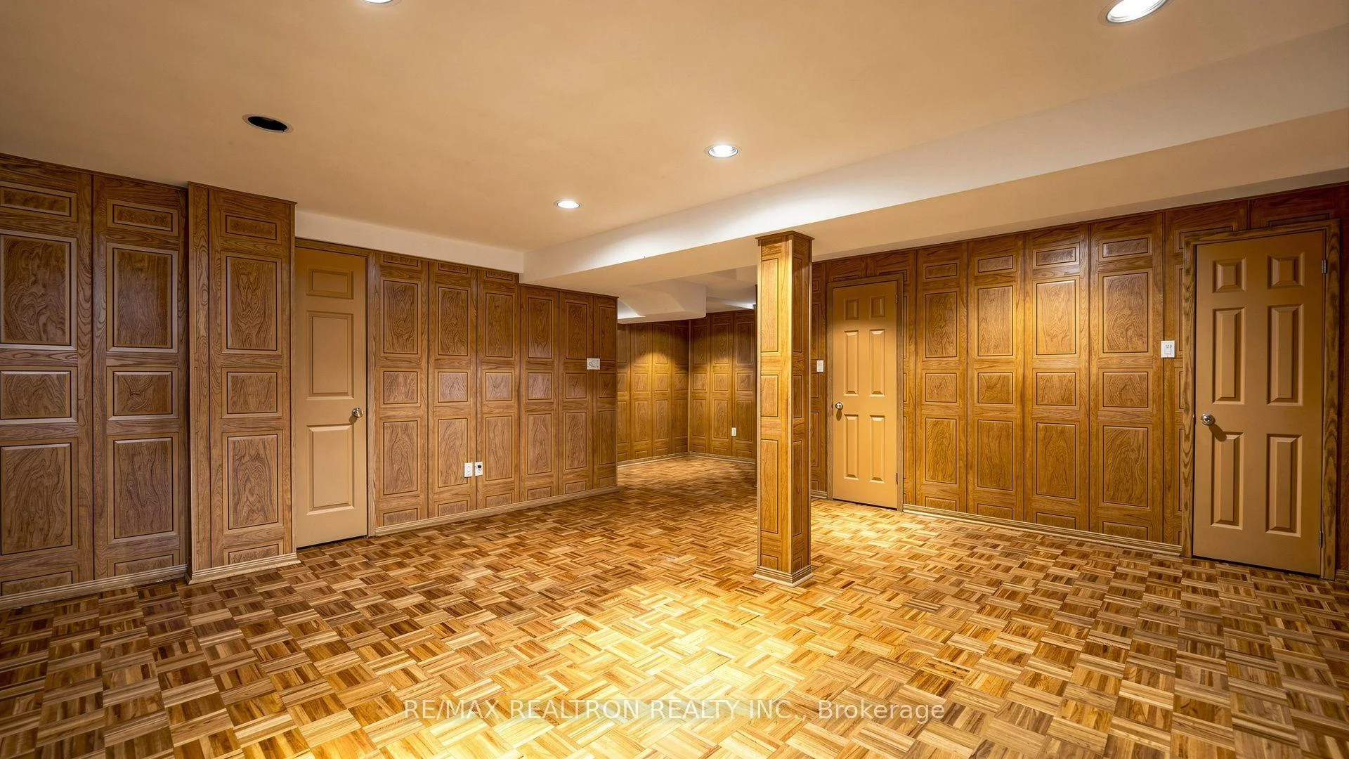 Photo 43 of 103 Thornbury Circle, Vaughan, Crestwood-Springfarm-Yorkhill — HOMEH