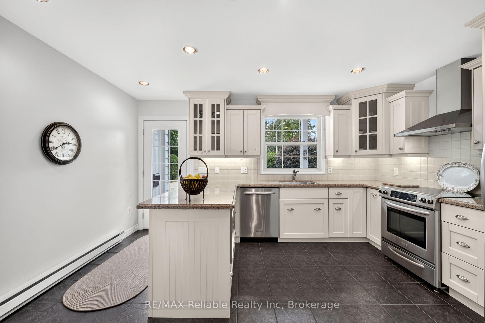 Photo 10 of 60 Tuyll Street, Bluewater, Bayfield — HOMEH