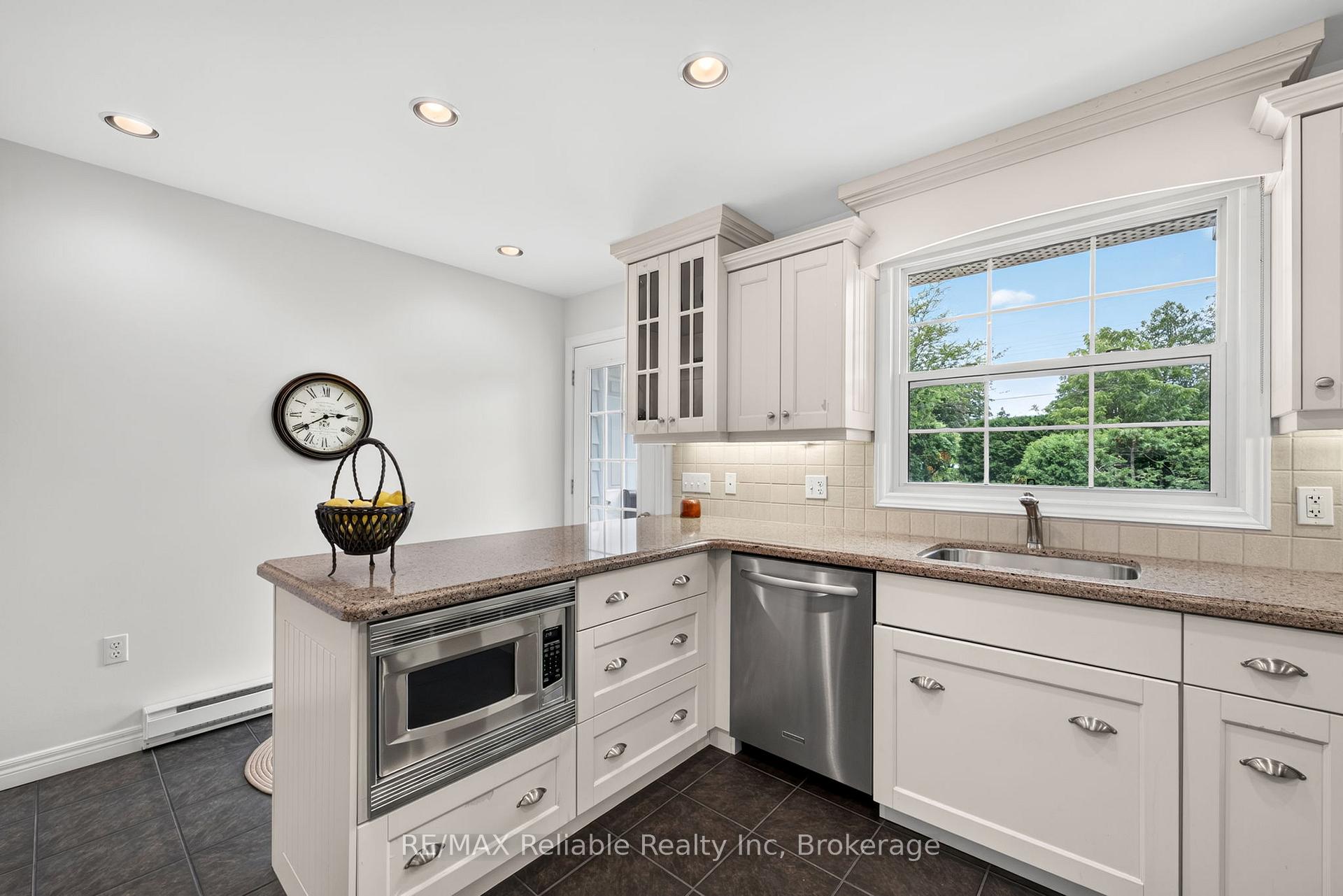 Photo 11 of 60 Tuyll Street, Bluewater, Bayfield — HOMEH