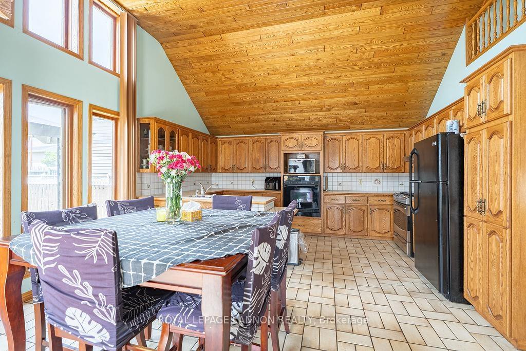 Photo 11 of 88 Carl Ave., Thunder Bay, John Street North — HOMEH