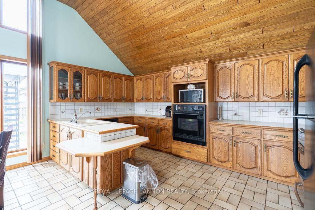 Photo 13 of 88 Carl Ave., Thunder Bay, John Street North — HOMEH