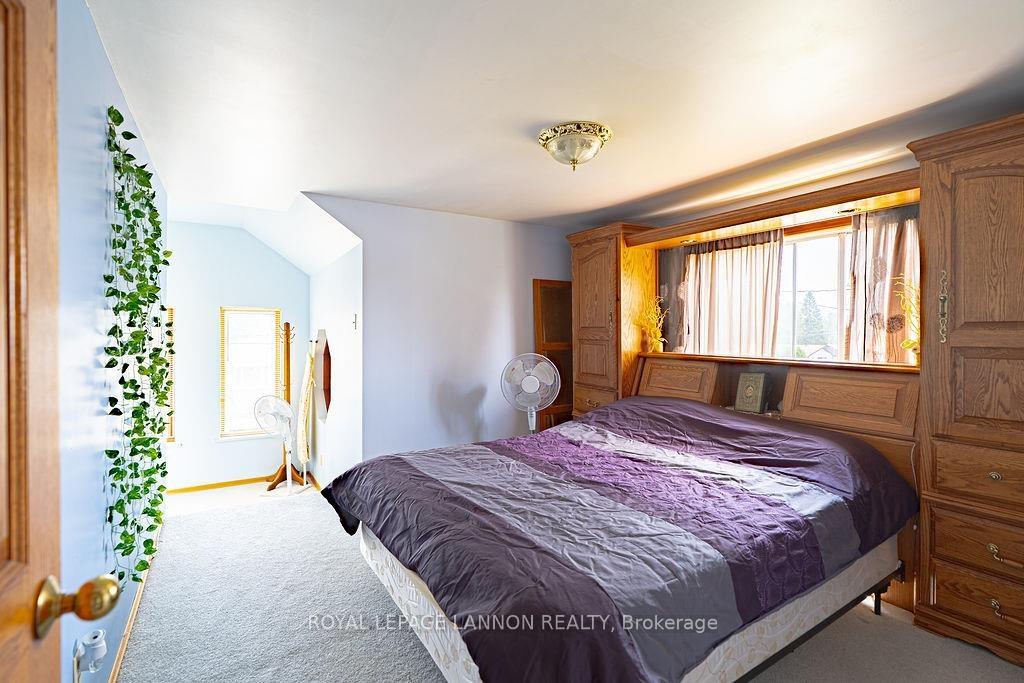 Photo 15 of 88 Carl Ave., Thunder Bay, John Street North — HOMEH