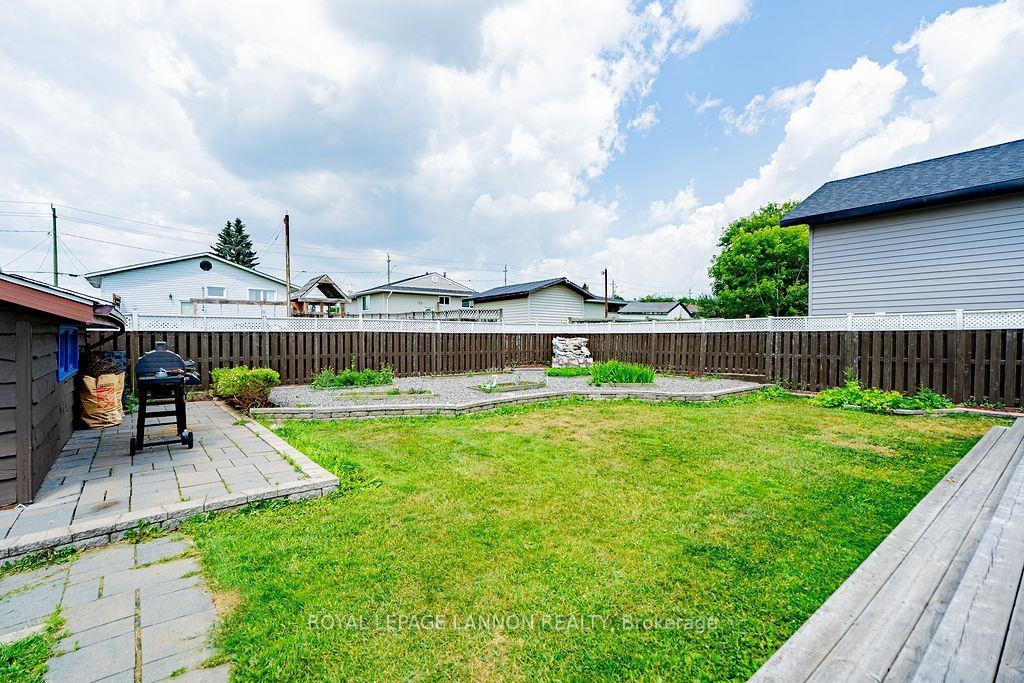 Photo 35 of 88 Carl Ave., Thunder Bay, John Street North — HOMEH