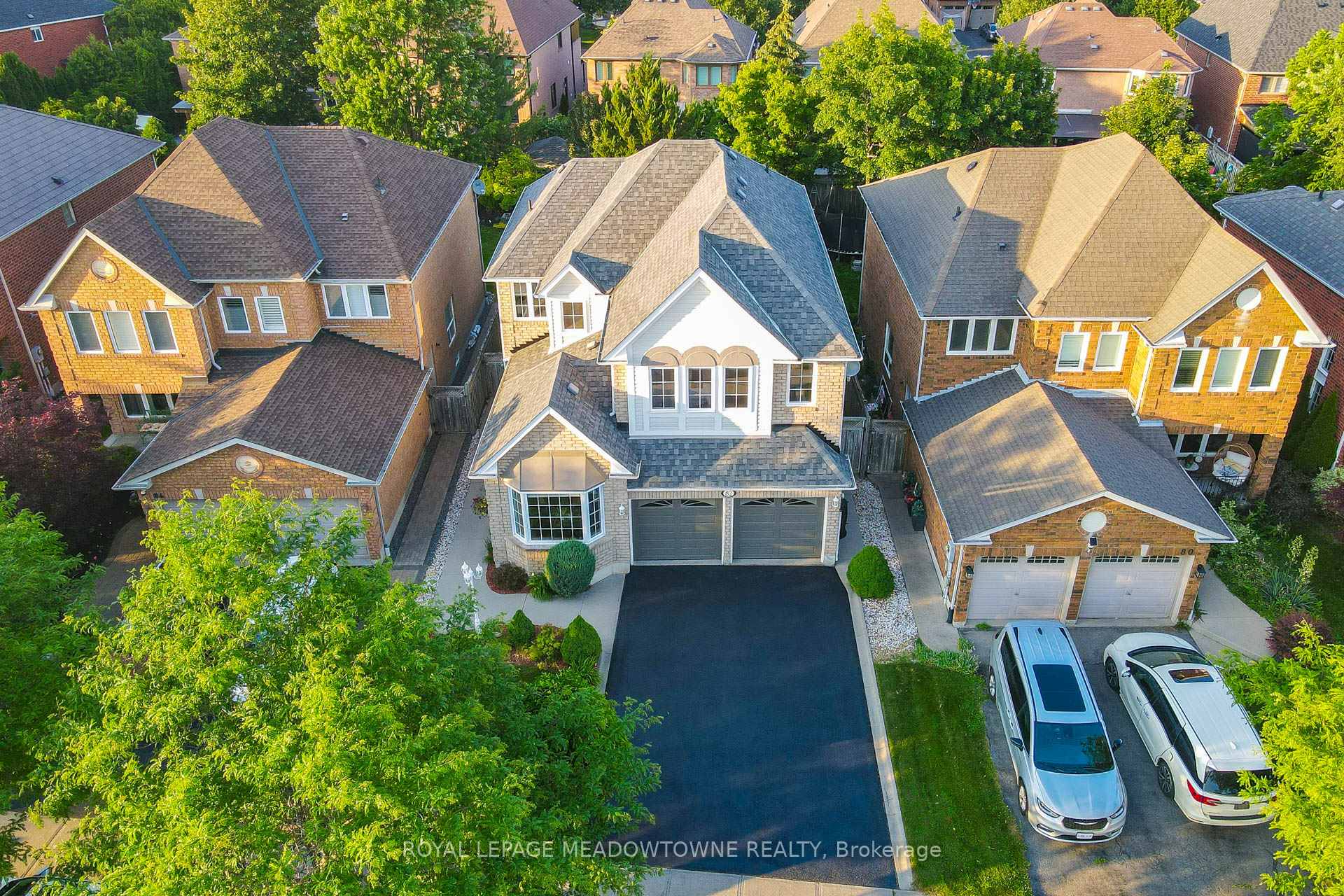 Photo 3 of 82 Miller Drive, Halton Hills, Georgetown — HOMEH
