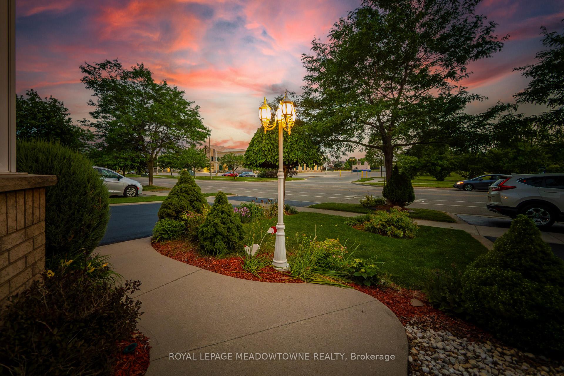 Photo 5 of 82 Miller Drive, Halton Hills, Georgetown — HOMEH