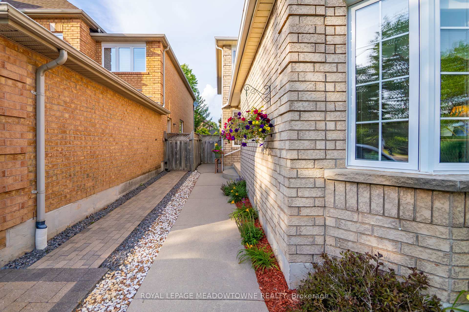 Photo 6 of 82 Miller Drive, Halton Hills, Georgetown — HOMEH