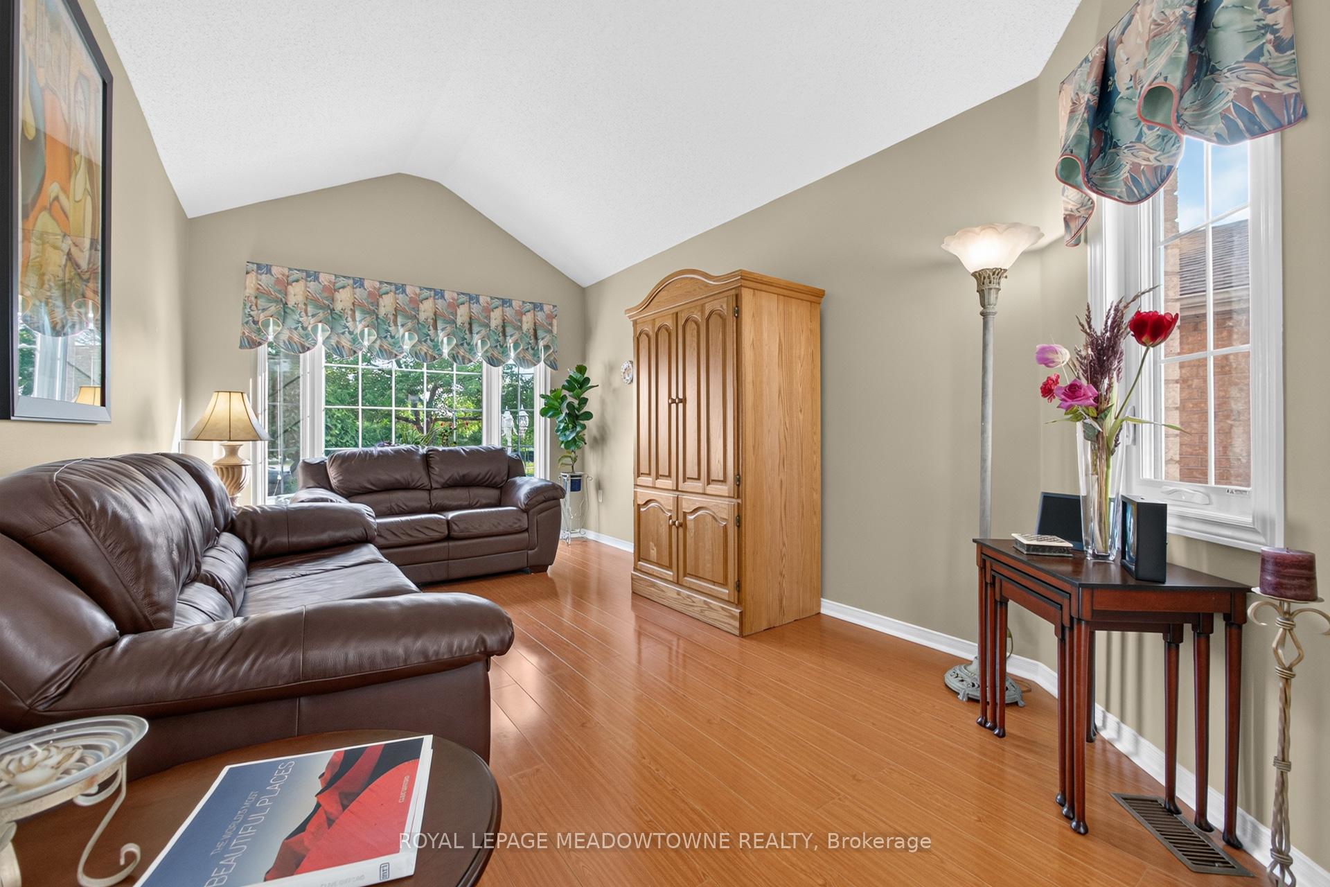 Photo 10 of 82 Miller Drive, Halton Hills, Georgetown — HOMEH