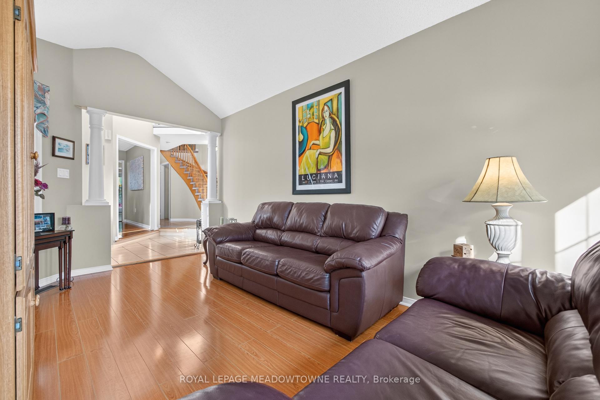 Photo 11 of 82 Miller Drive, Halton Hills, Georgetown — HOMEH