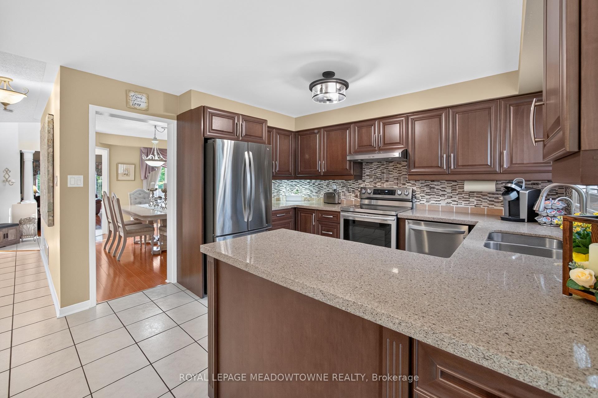 Photo 16 of 82 Miller Drive, Halton Hills, Georgetown — HOMEH