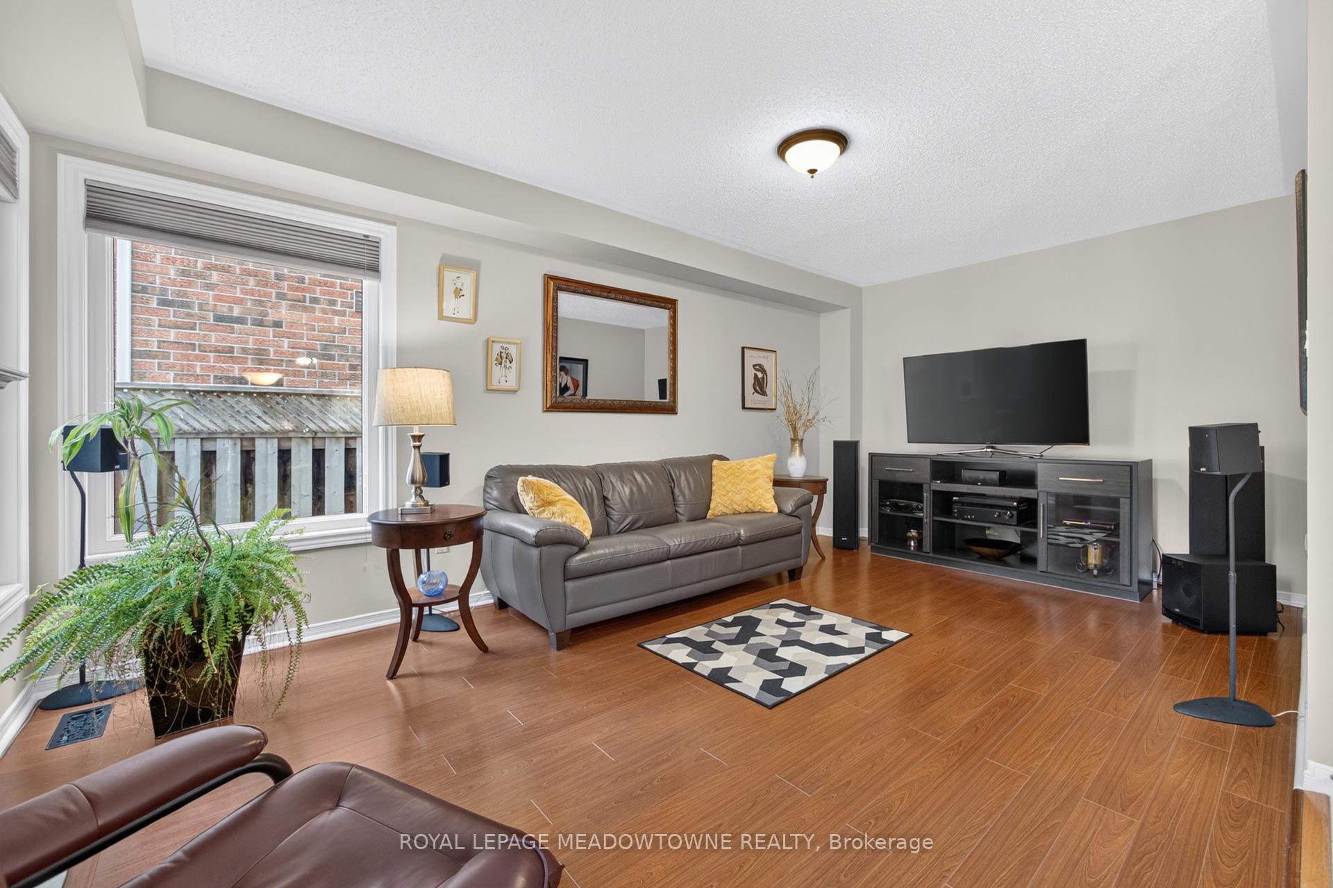 Photo 21 of 82 Miller Drive, Halton Hills, Georgetown — HOMEH