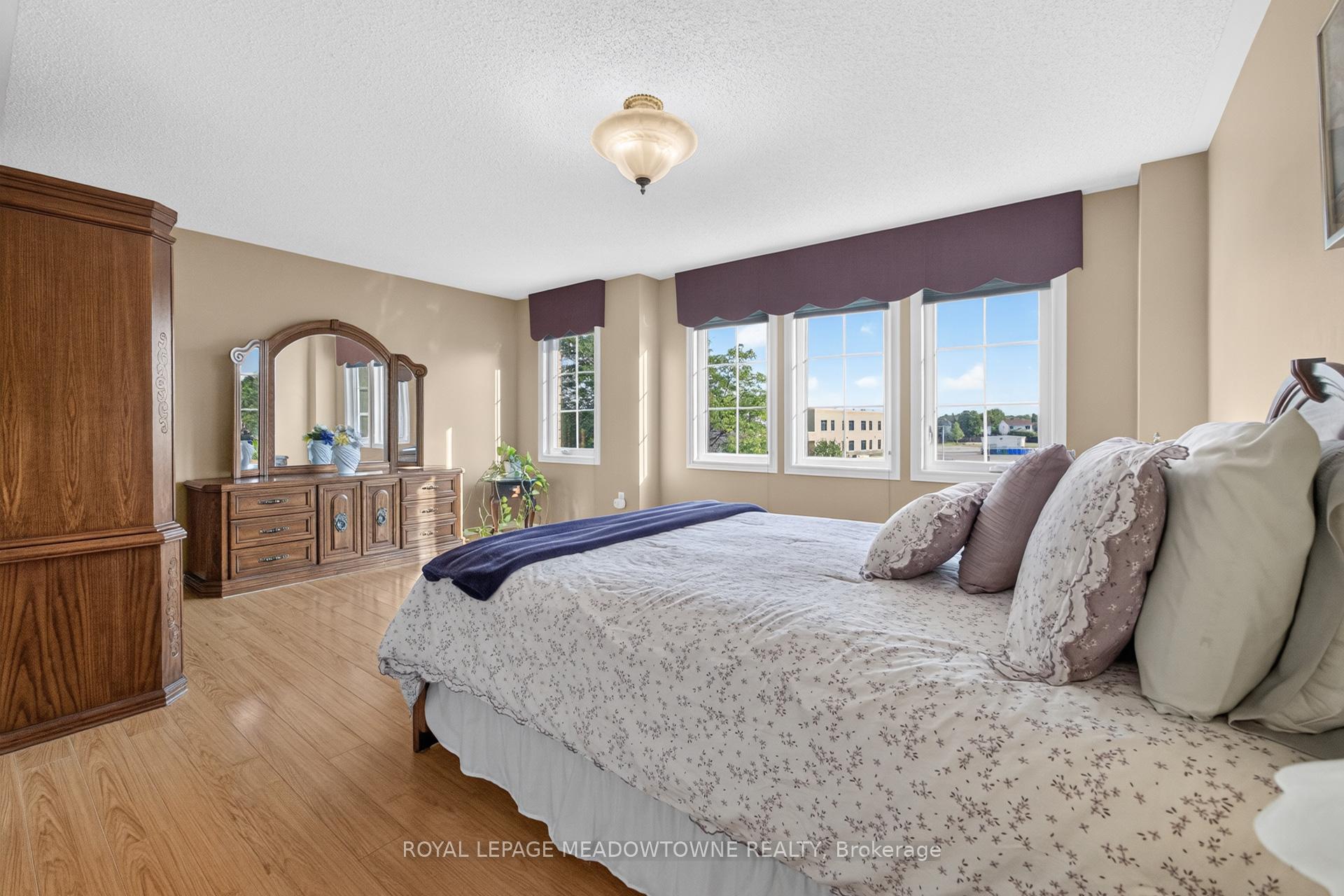 Photo 25 of 82 Miller Drive, Halton Hills, Georgetown — HOMEH