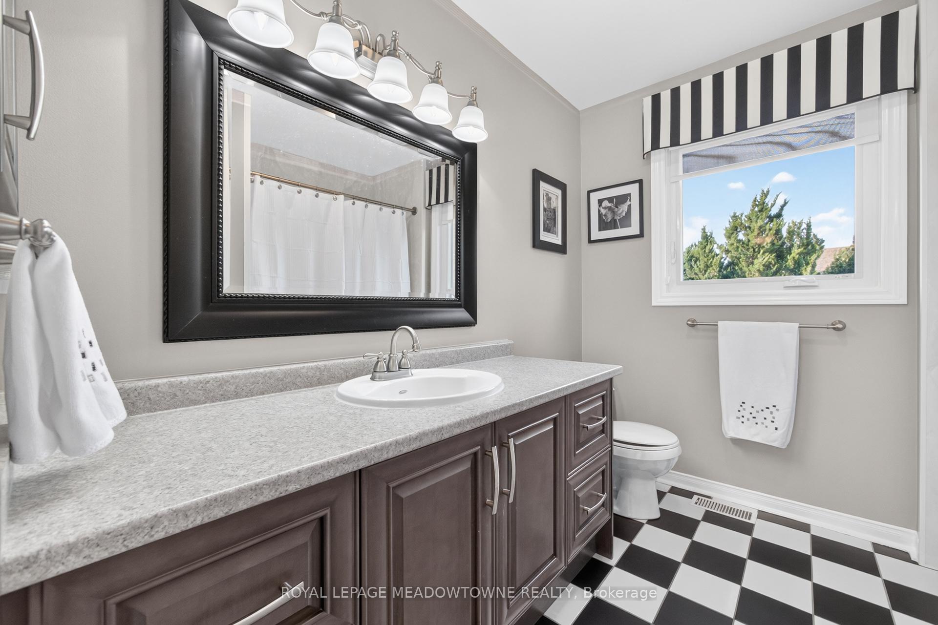 Photo 34 of 82 Miller Drive, Halton Hills, Georgetown — HOMEH