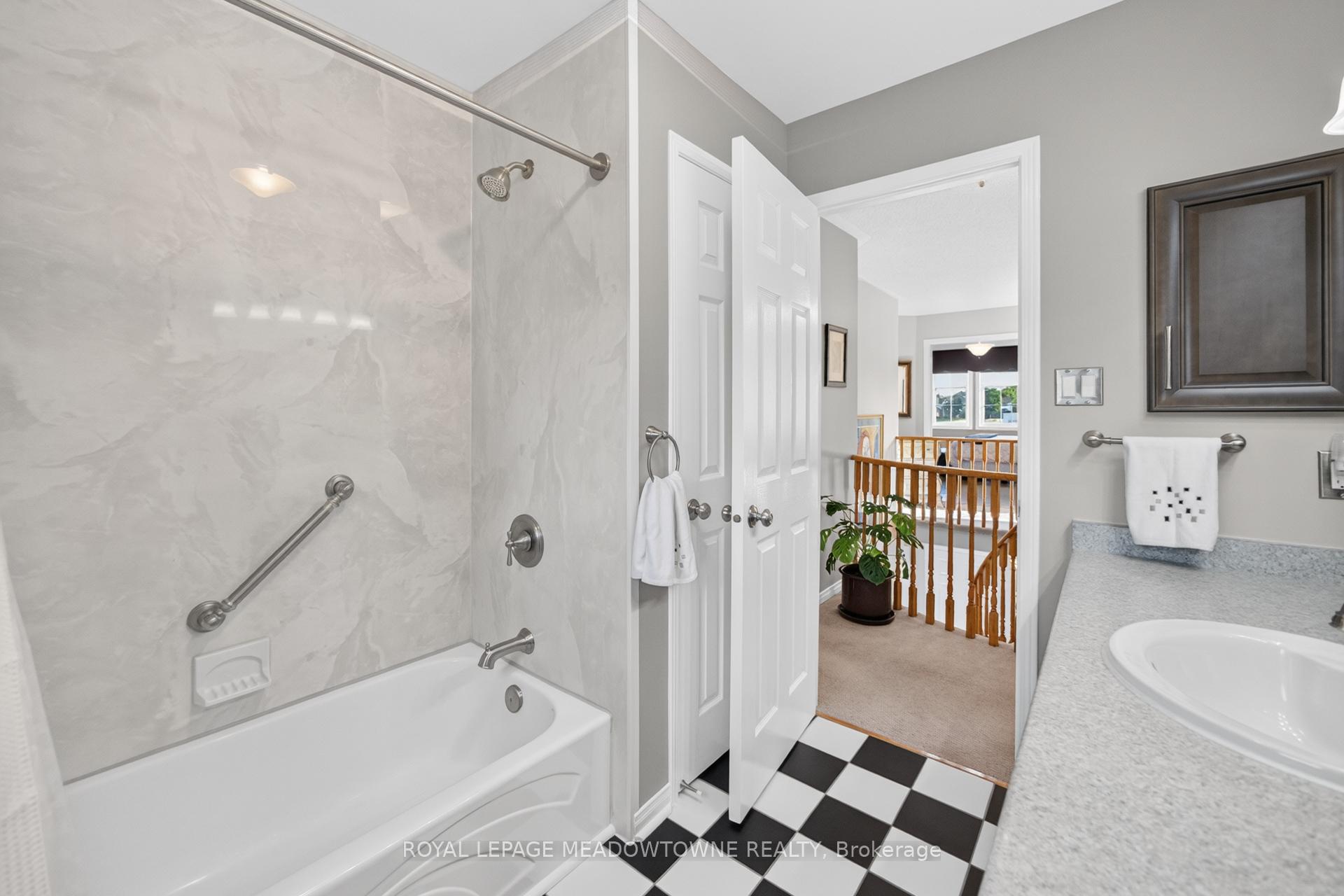 Photo 35 of 82 Miller Drive, Halton Hills, Georgetown — HOMEH