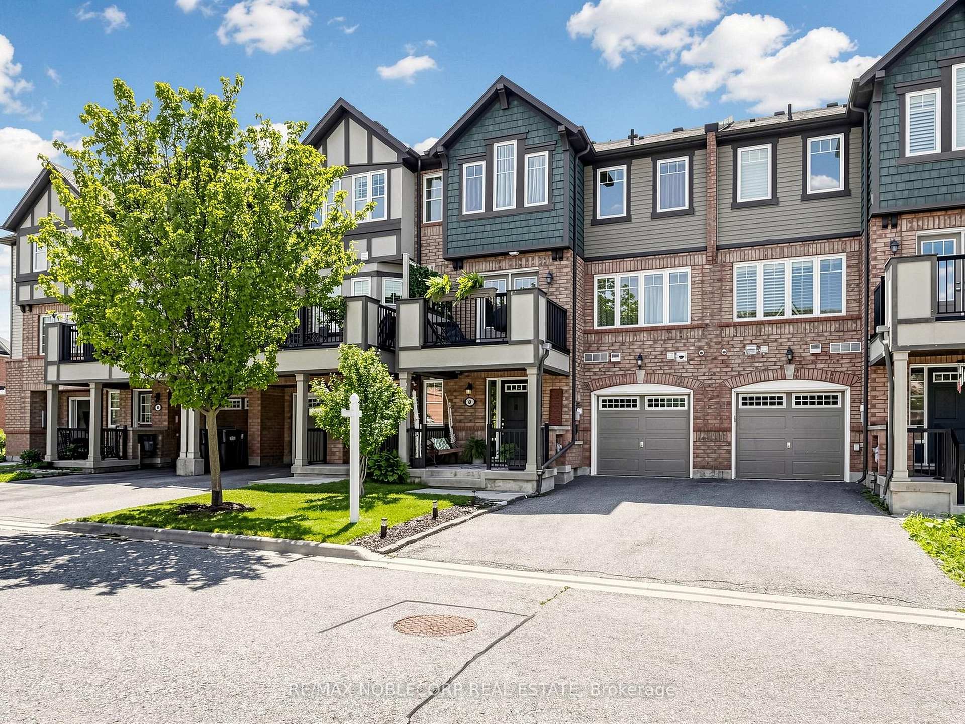 Photo 2 of 8 Deancrest Road, Brampton, Northwest Brampton — HOMEH