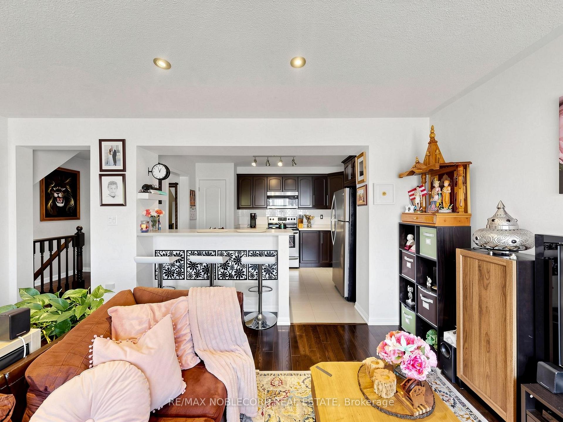 Photo 9 of 8 Deancrest Road, Brampton, Northwest Brampton — HOMEH