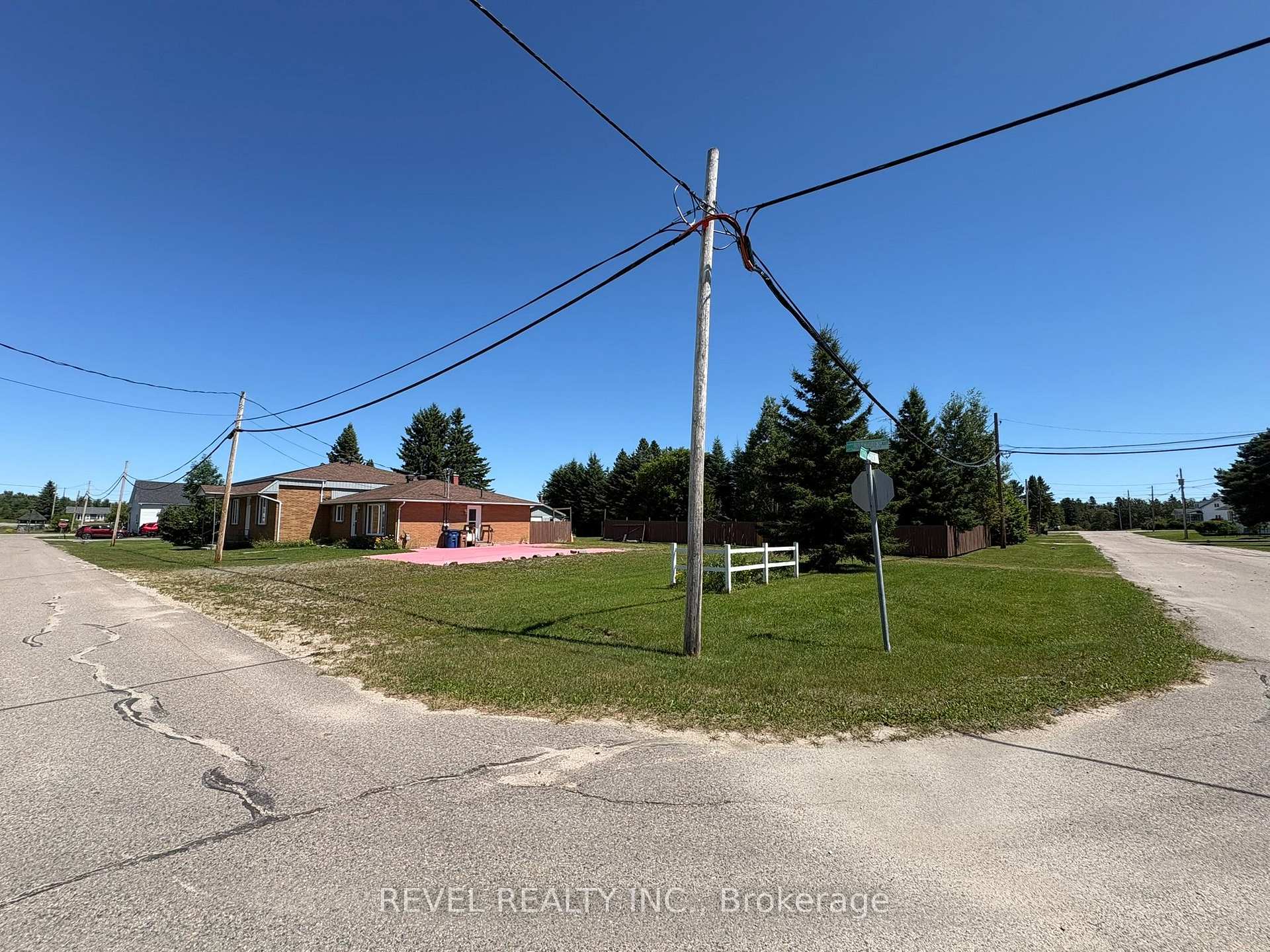 Photo 3 of Unit Fauquier, 21 Jacques Avenue, Kapuskasing, Fauquier — HOMEH