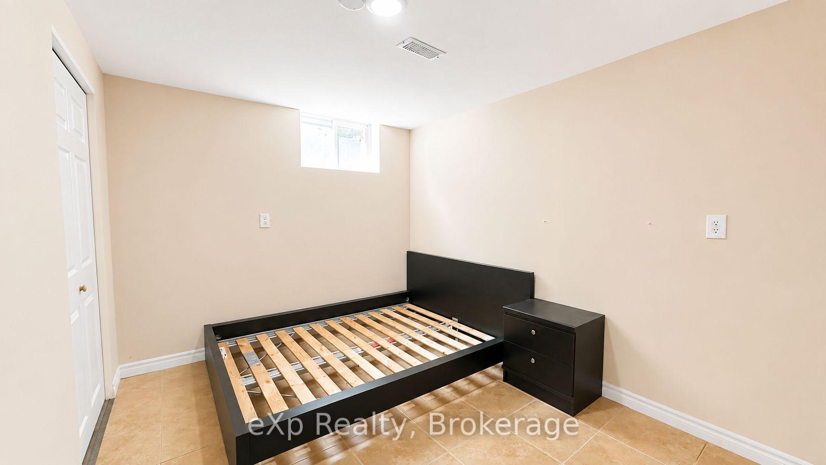 Photo 4 of Unit B, 2 Foxwood Crescent, Guelph, Kortright Hills — HOMEH