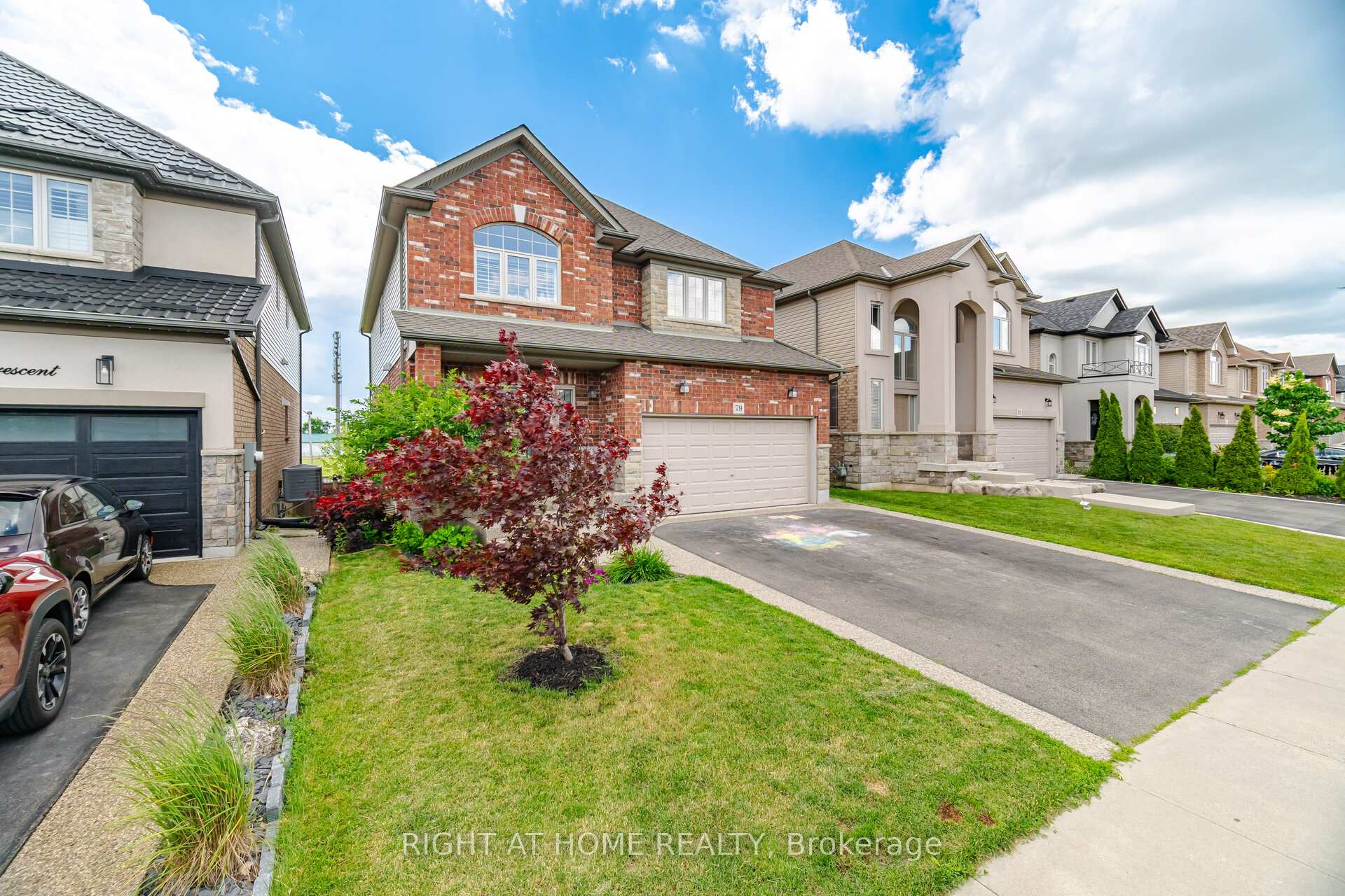 Photo 4 of 79 Garinger Crescent, Hamilton, Binbrook — HOMEH