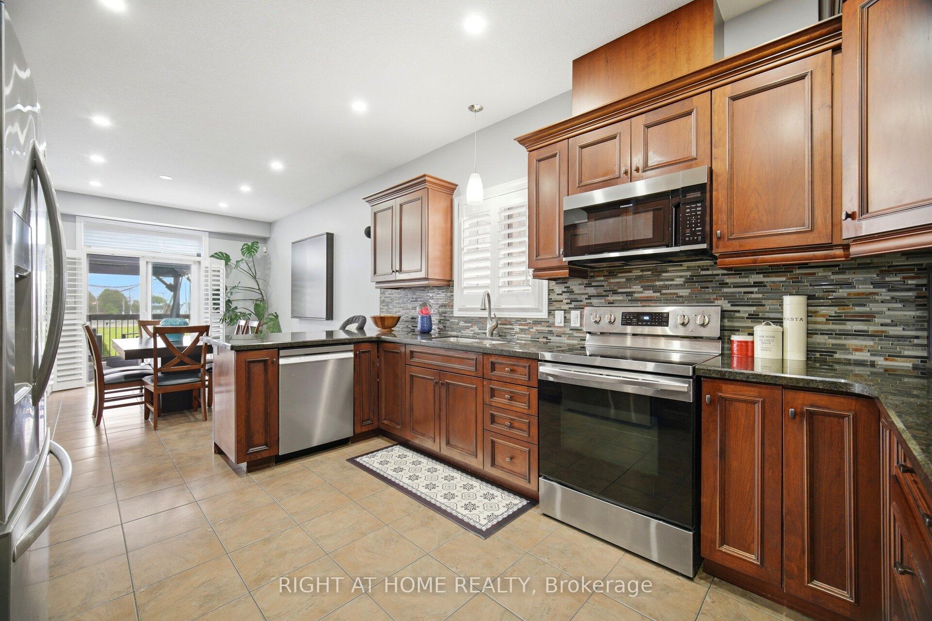 Photo 16 of 79 Garinger Crescent, Hamilton, Binbrook — HOMEH