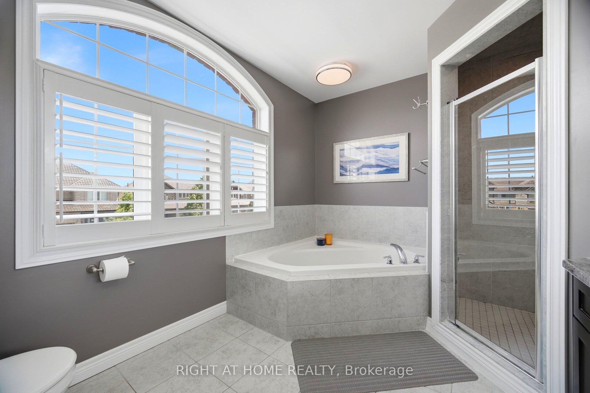 Photo 24 of 79 Garinger Crescent, Hamilton, Binbrook — HOMEH