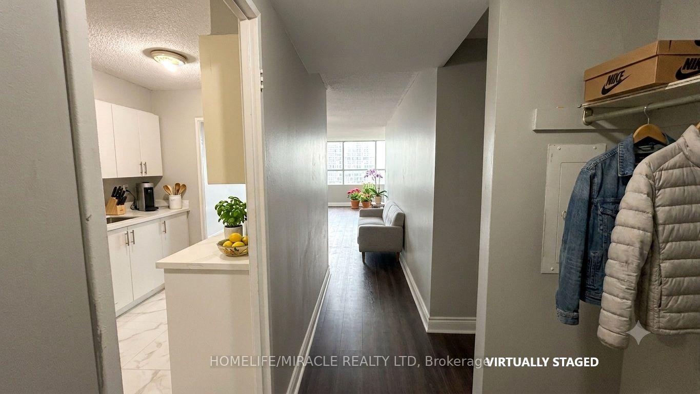 Photo 3 of Unit 807, 40 Panorama Court, Etobicoke, Mount Olive-Silverstone-Jamestown — HOMEH