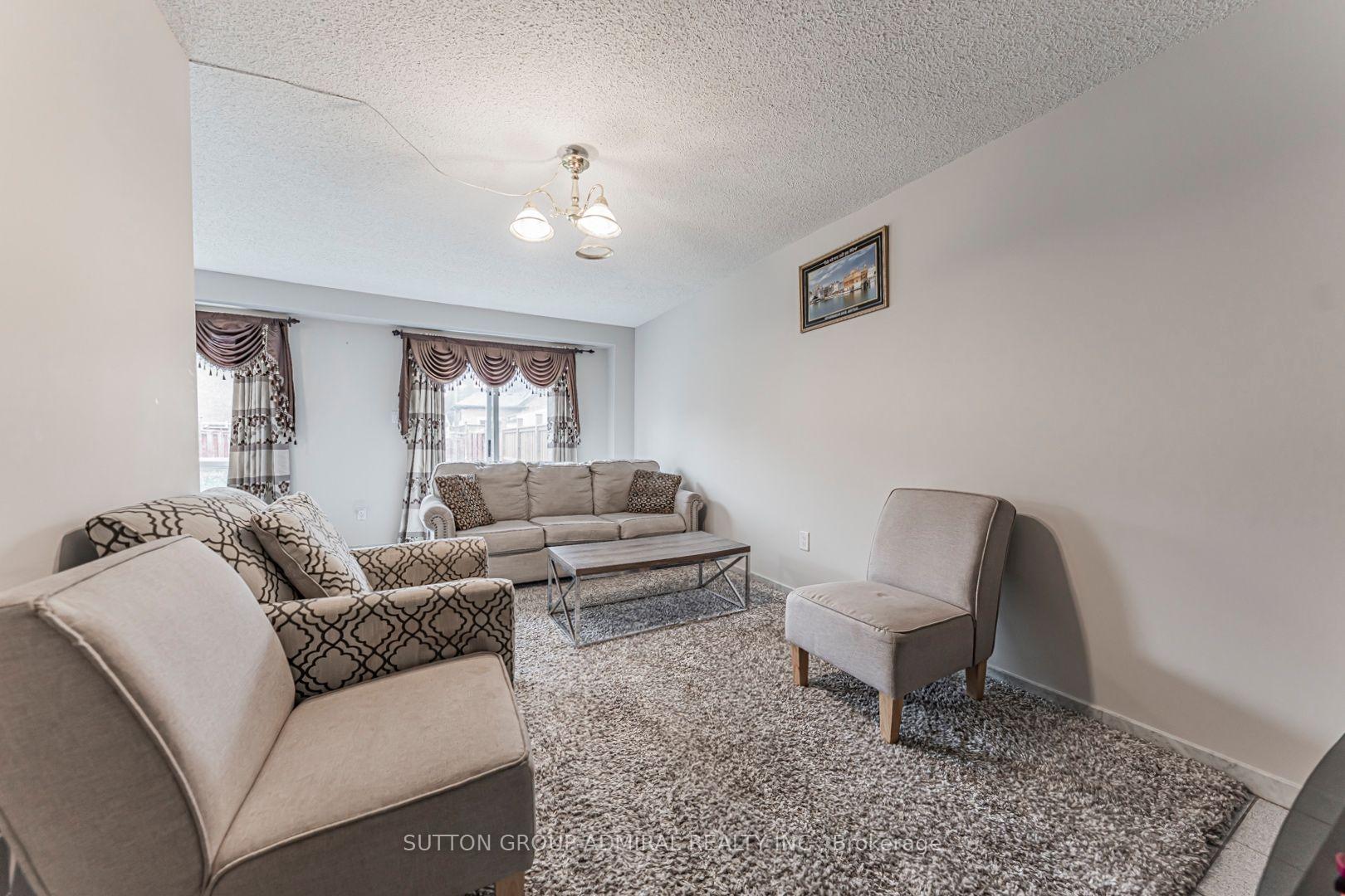 Photo 3 of 162 Bighorn Crescent, Brampton, Sandringham-Wellington — HOMEH