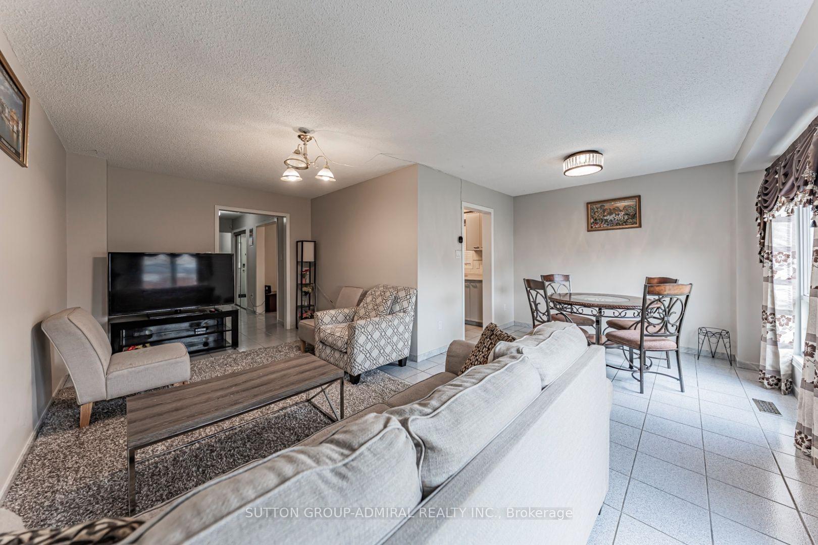 Photo 4 of 162 Bighorn Crescent, Brampton, Sandringham-Wellington — HOMEH