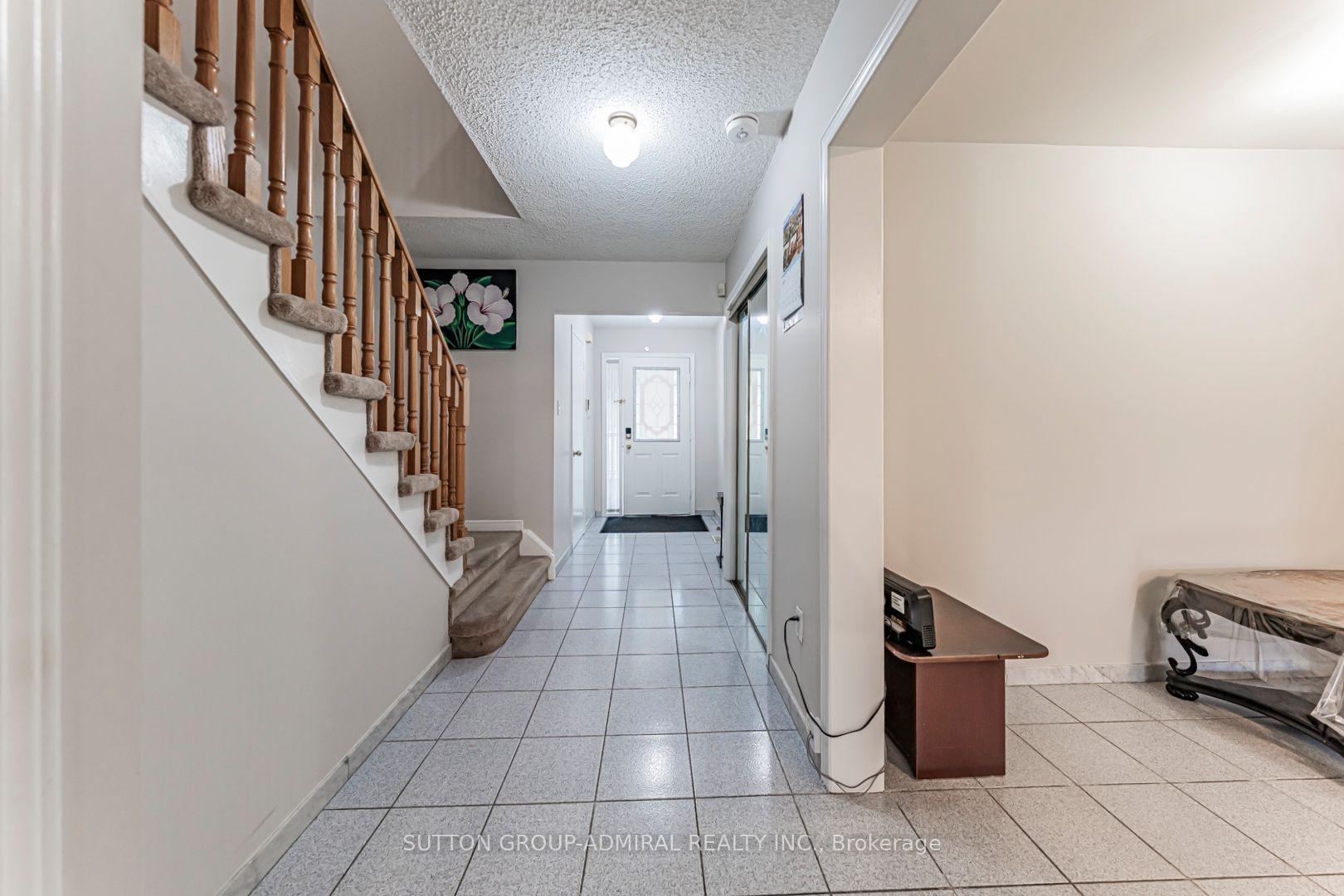 Photo 8 of 162 Bighorn Crescent, Brampton, Sandringham-Wellington — HOMEH